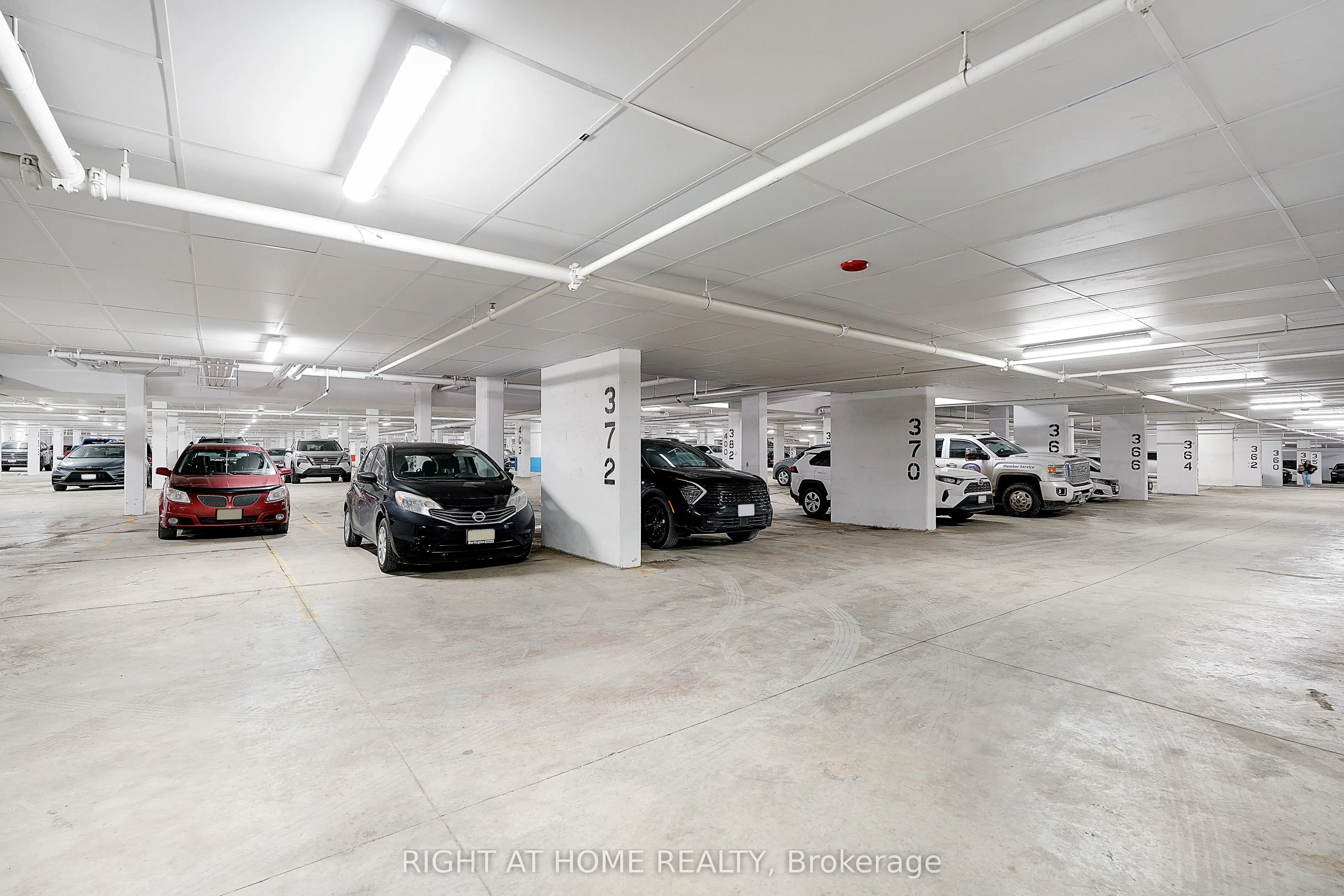 460 Dundas Street E #905