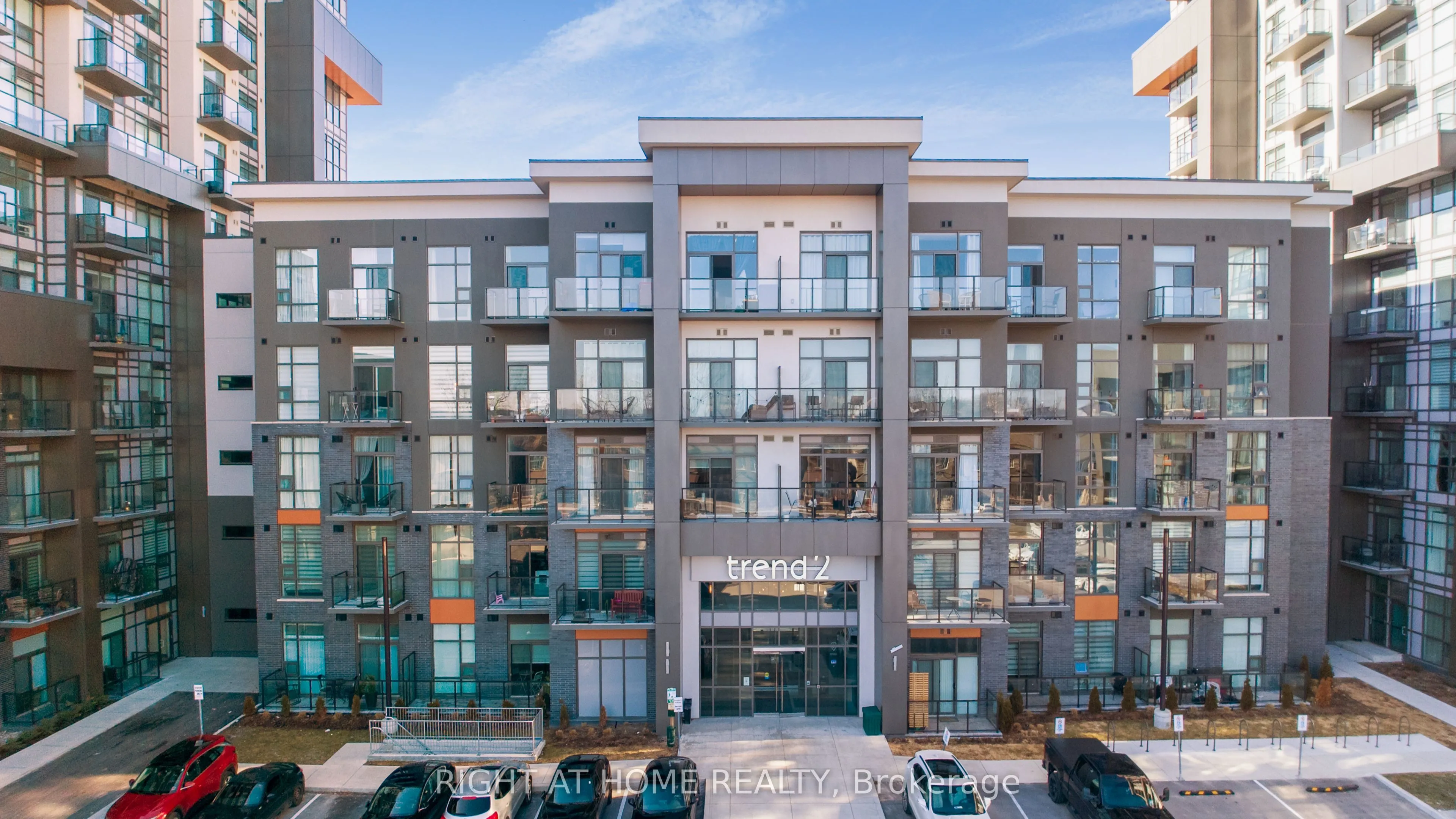 460 Dundas Street E #905
