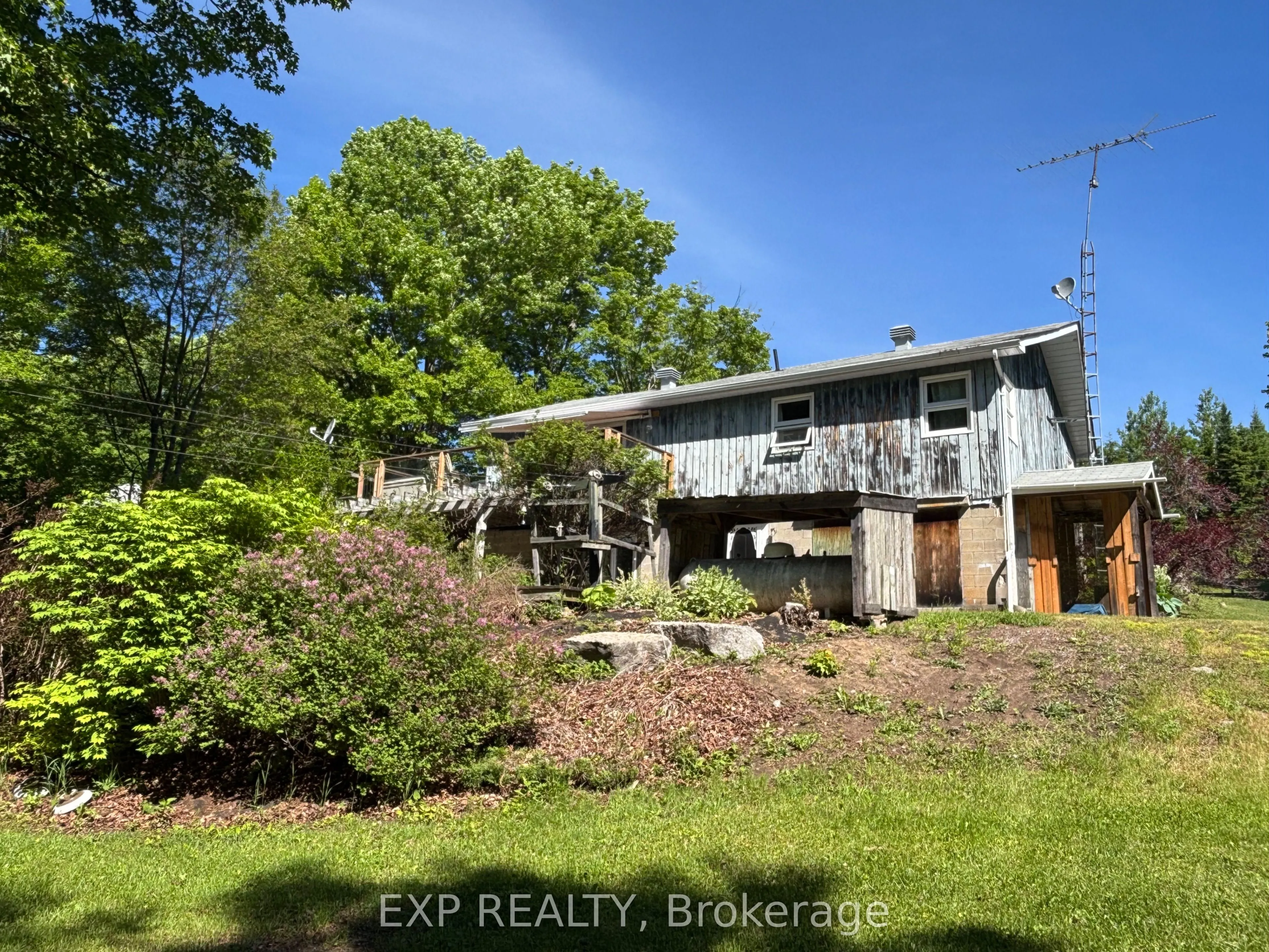 499 Centreview Road