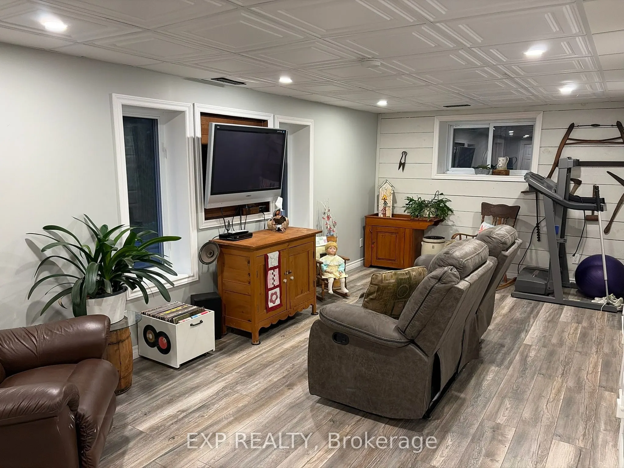 499 Centreview Road