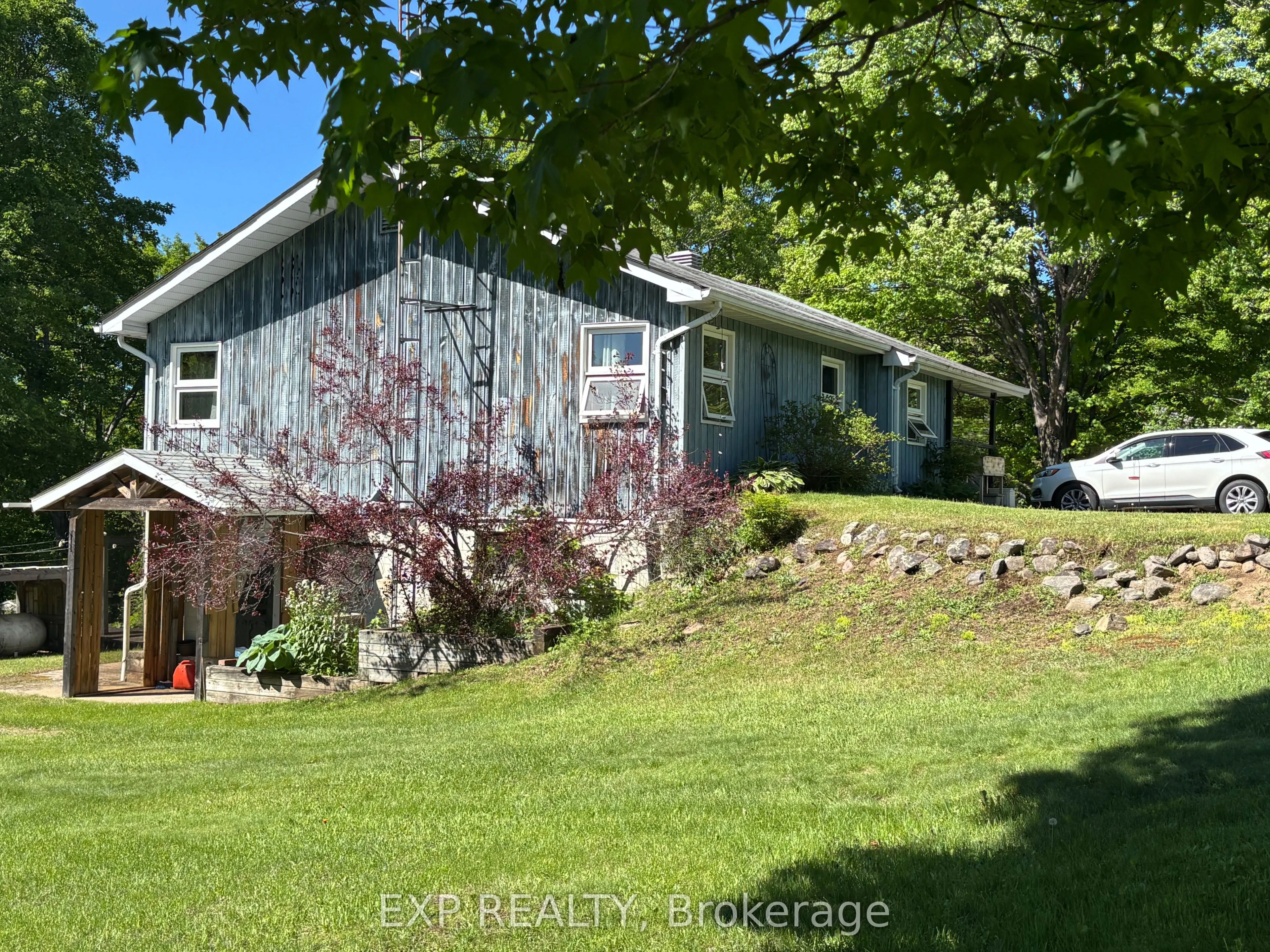 499 Centreview Road