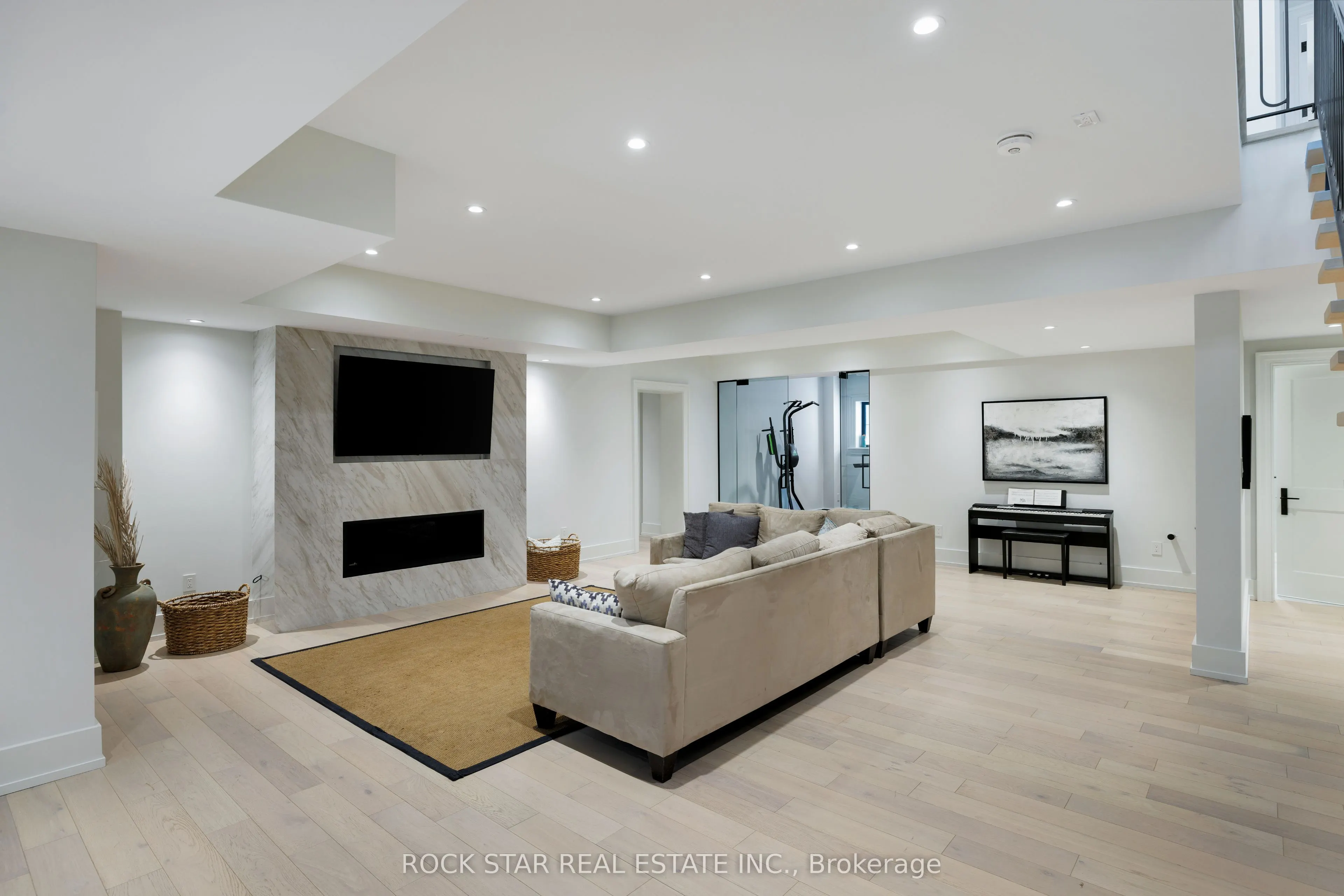 9275 Wellington Rd 50