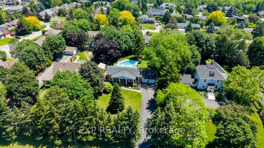 194 Dundas Street E