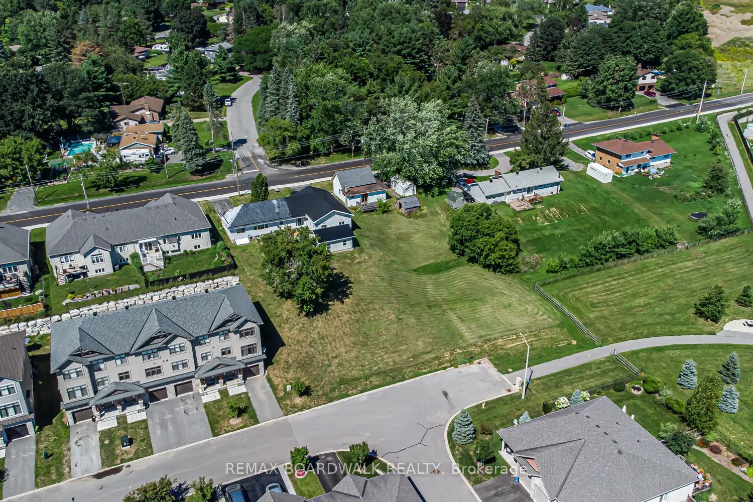 303-307 DONALD B MUNRO Drive