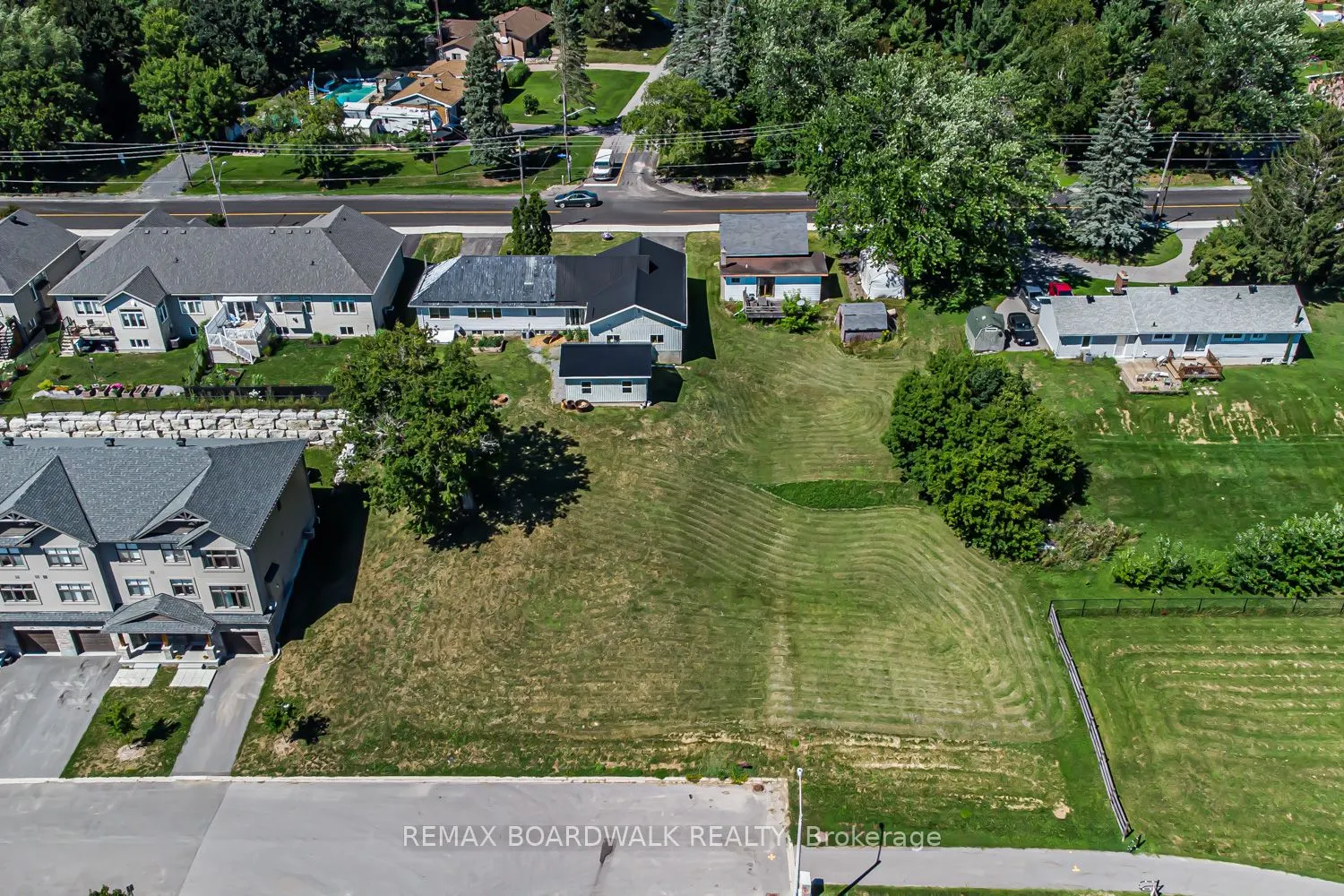 303-307 DONALD B MUNRO Drive