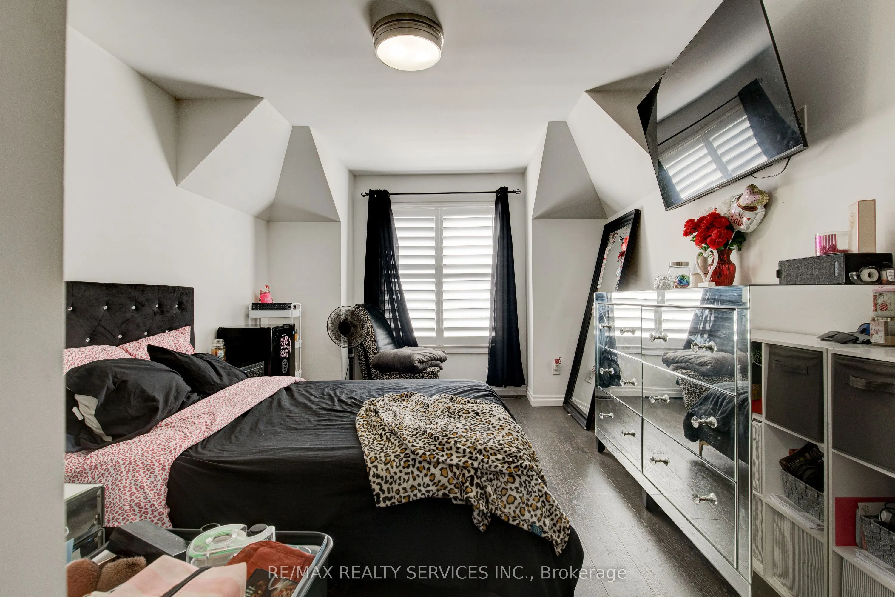 240 Tamarack Blvd Boulevard