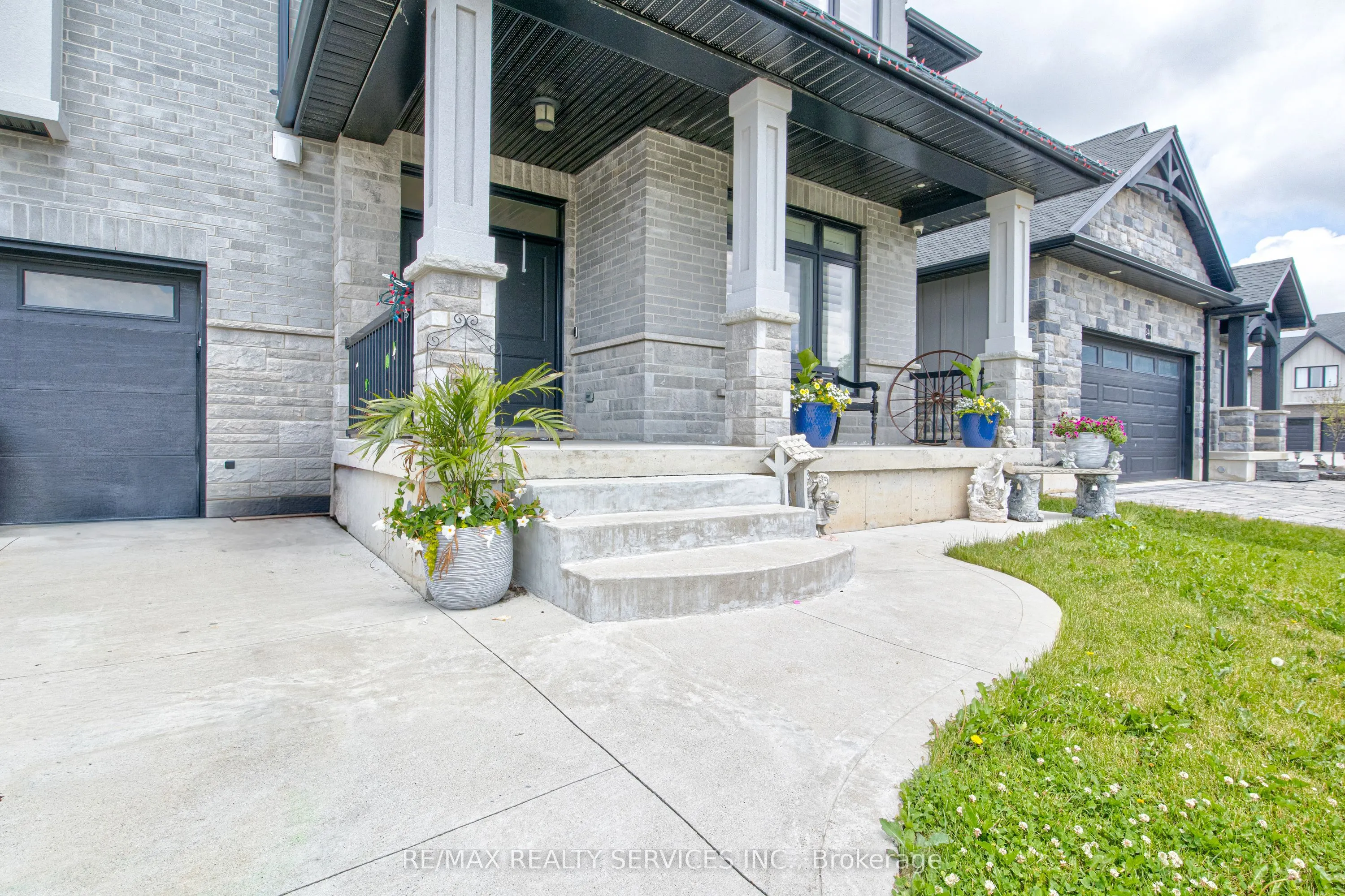 240 Tamarack Blvd Boulevard
