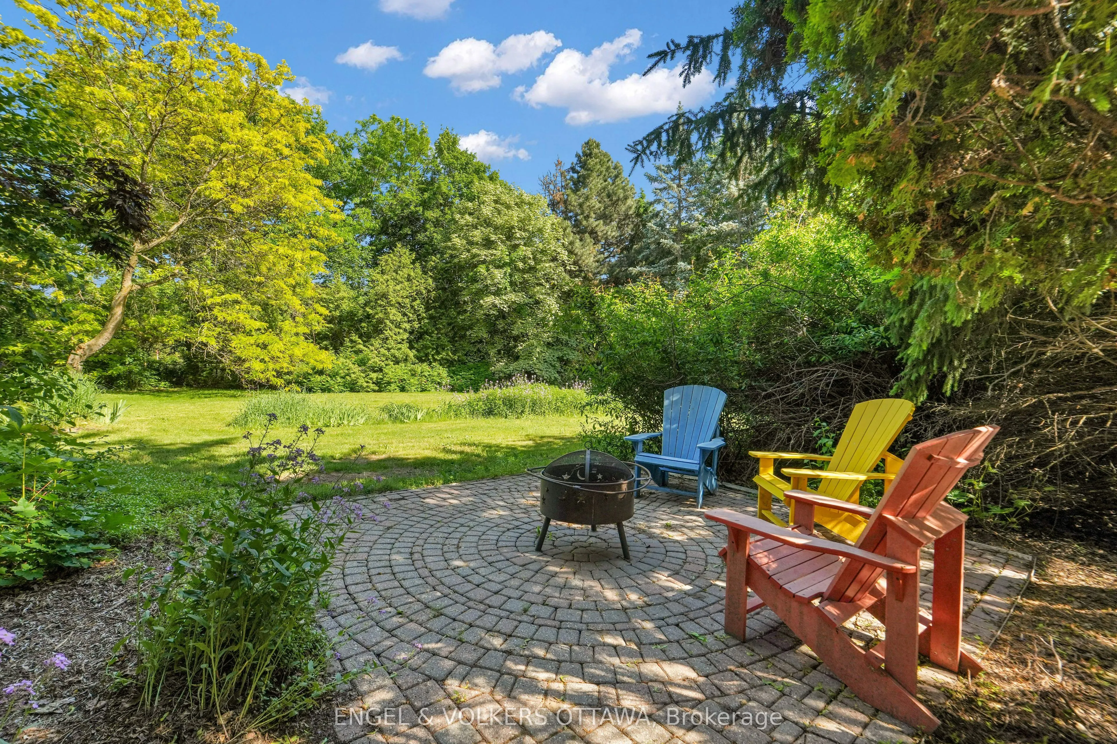 7 Mid Pines Grove