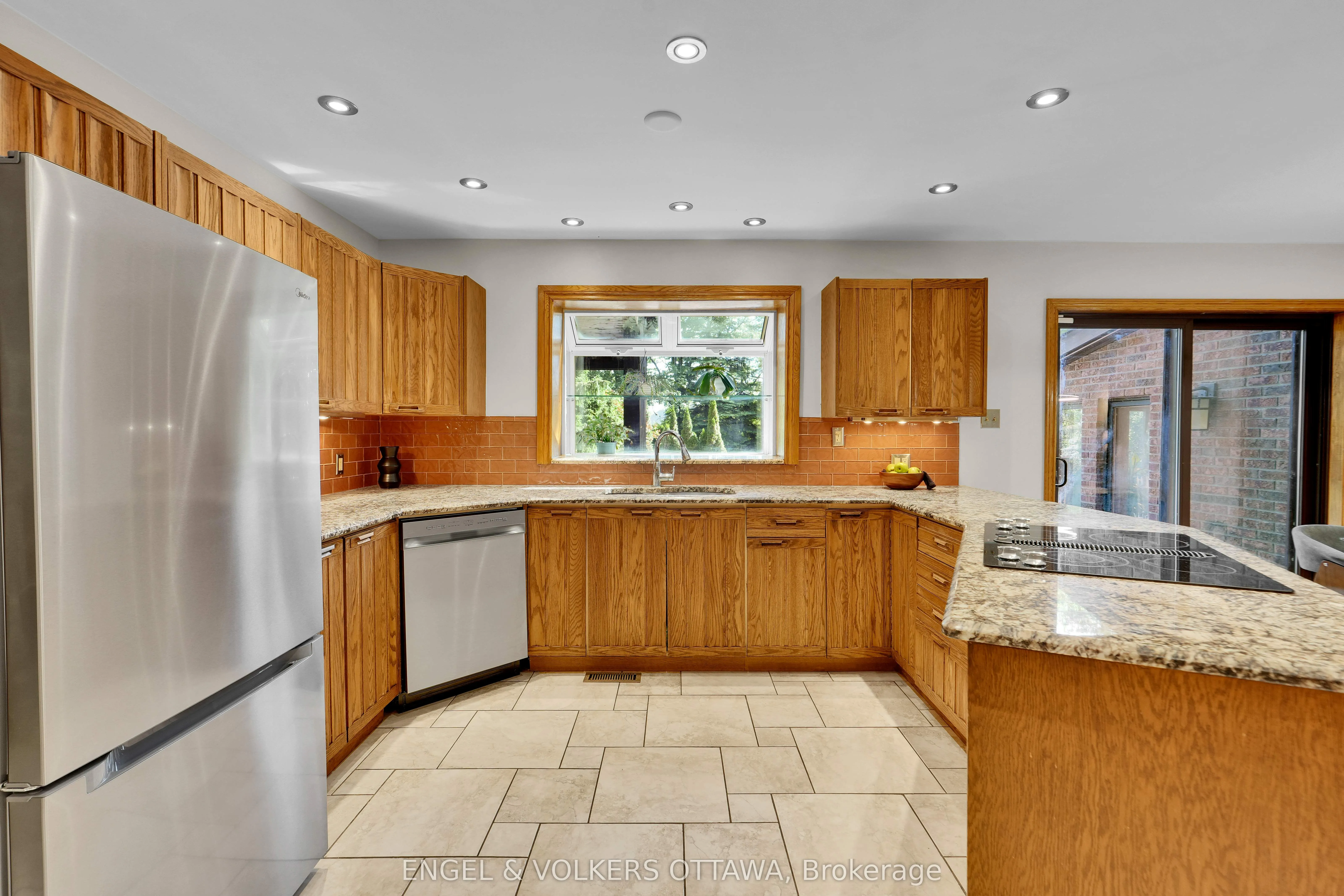 7 Mid Pines Grove