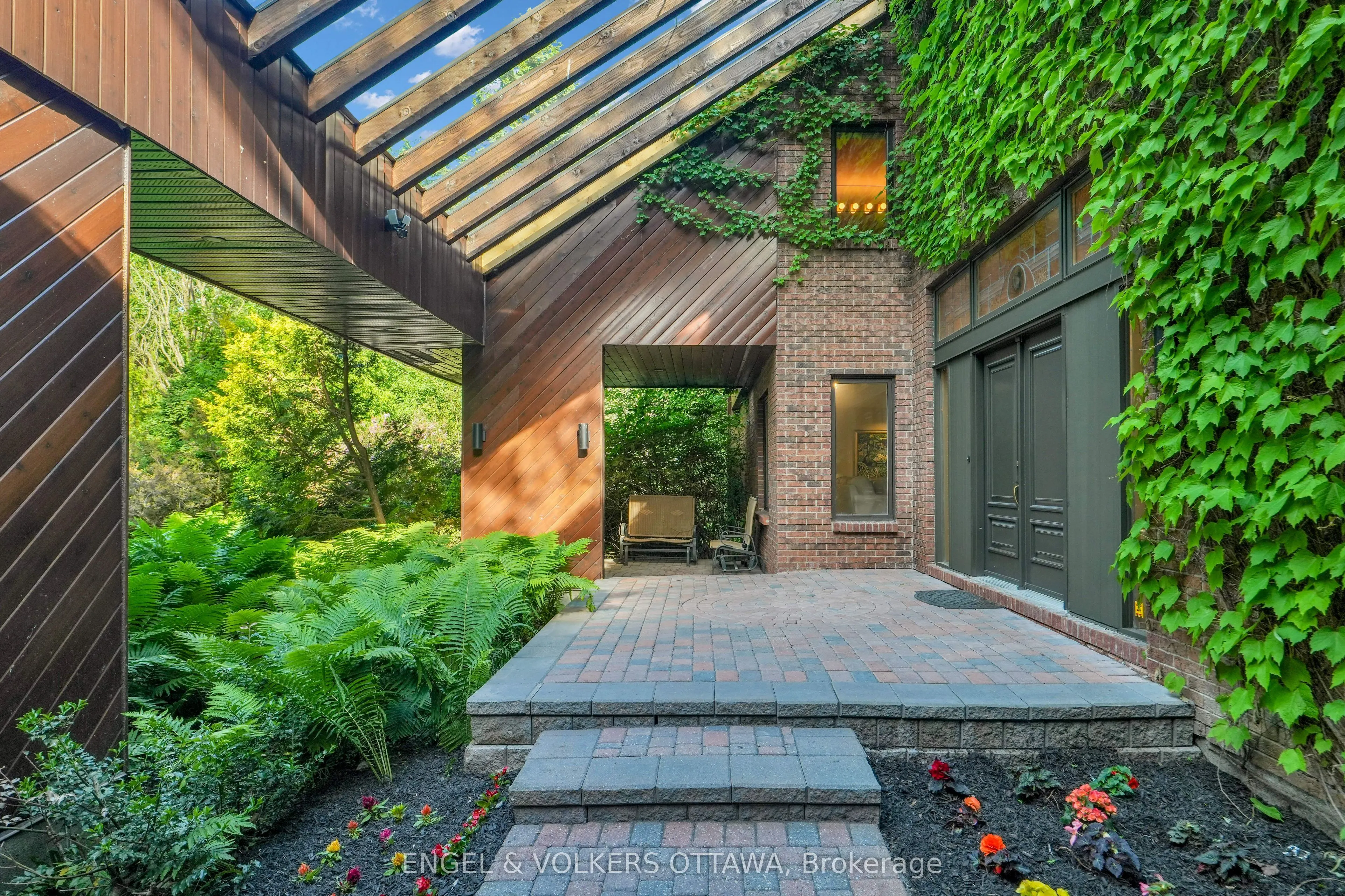 7 Mid Pines Grove
