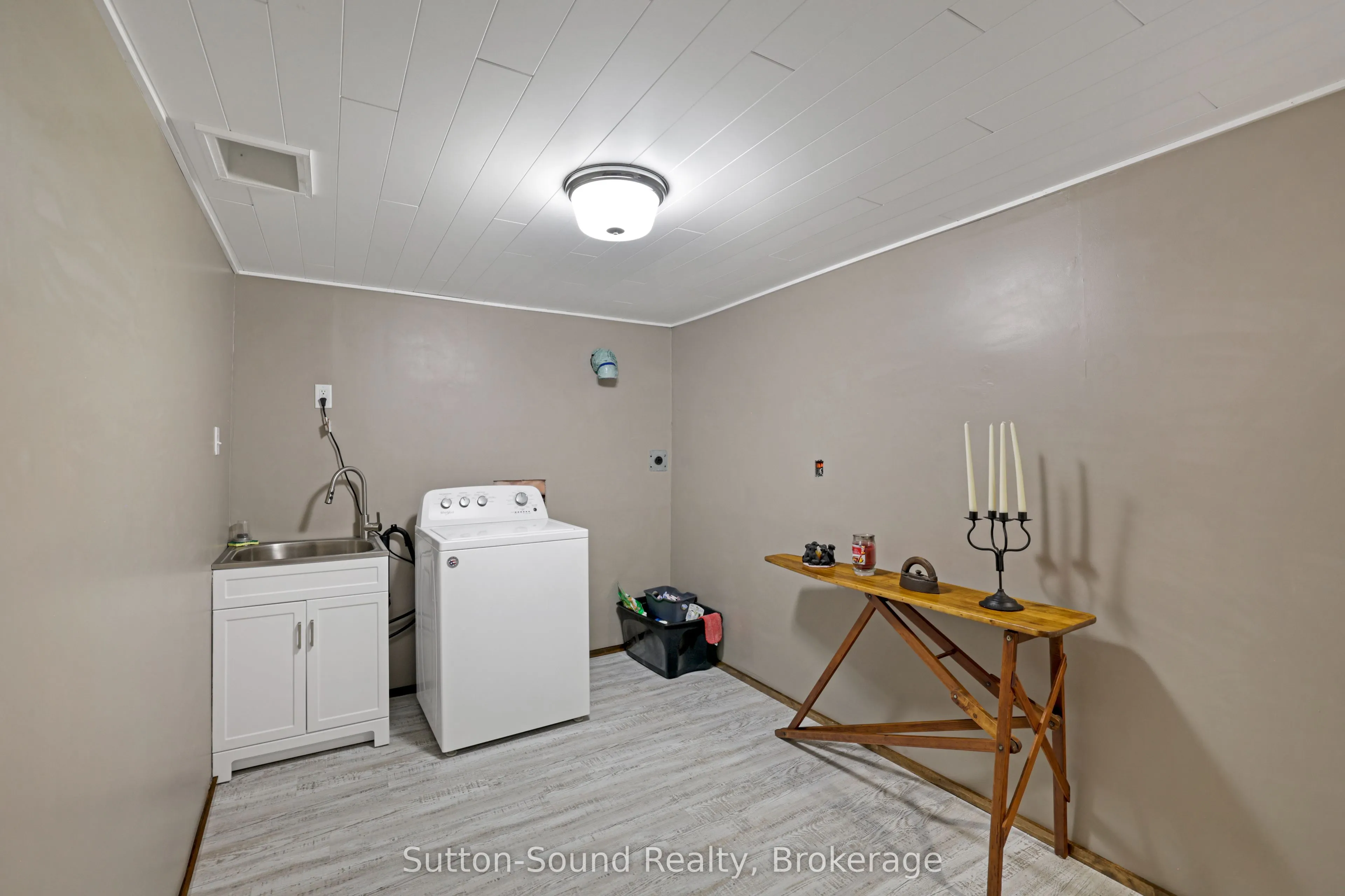 829 30th Street W