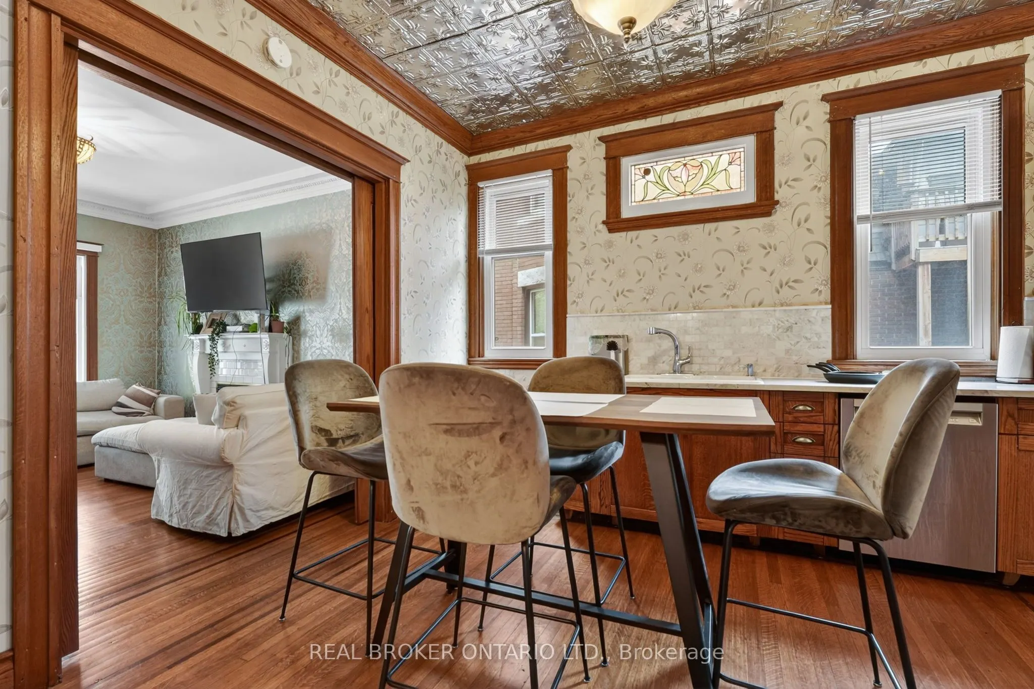137 Sherman Avenue S
