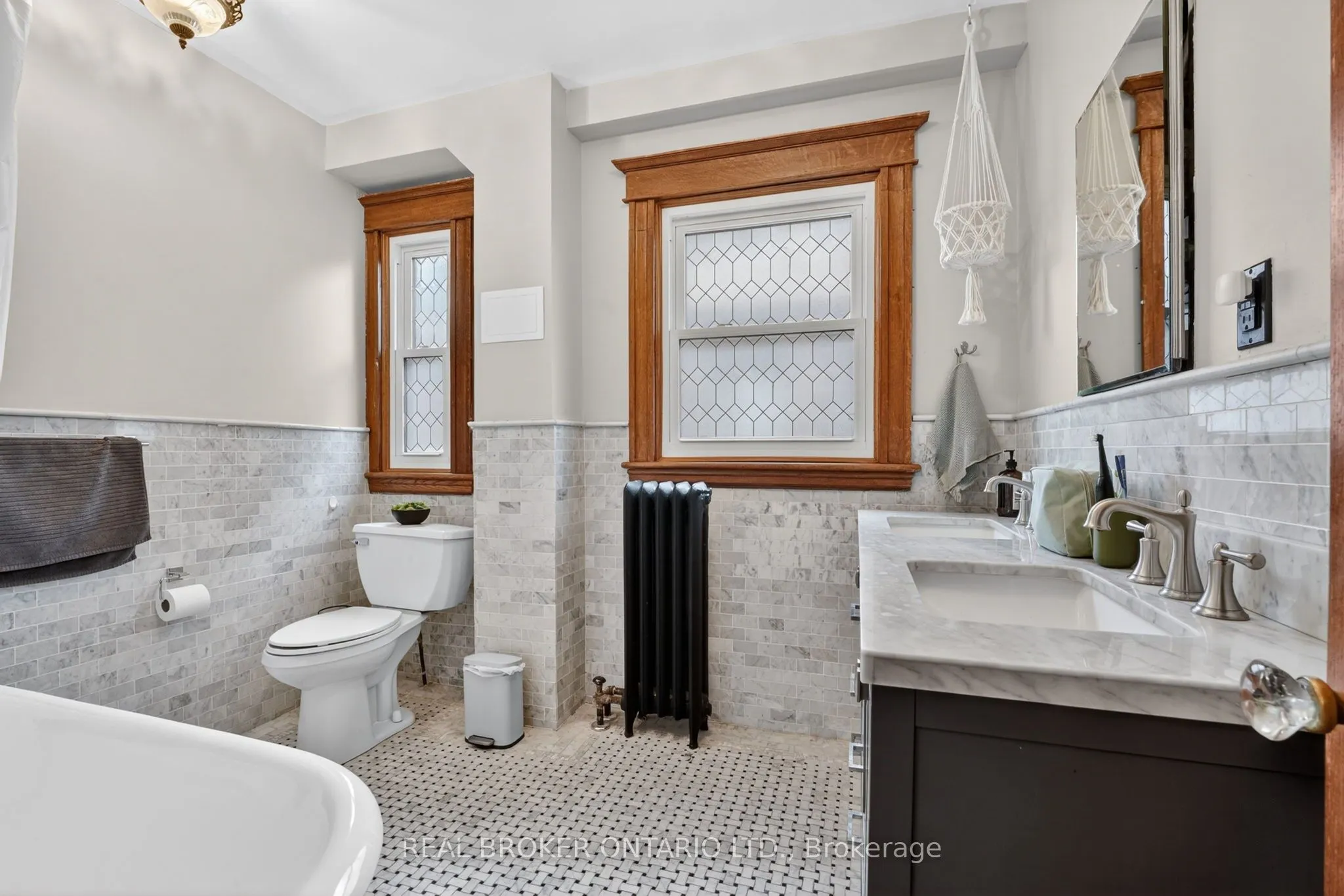 137 Sherman Avenue S