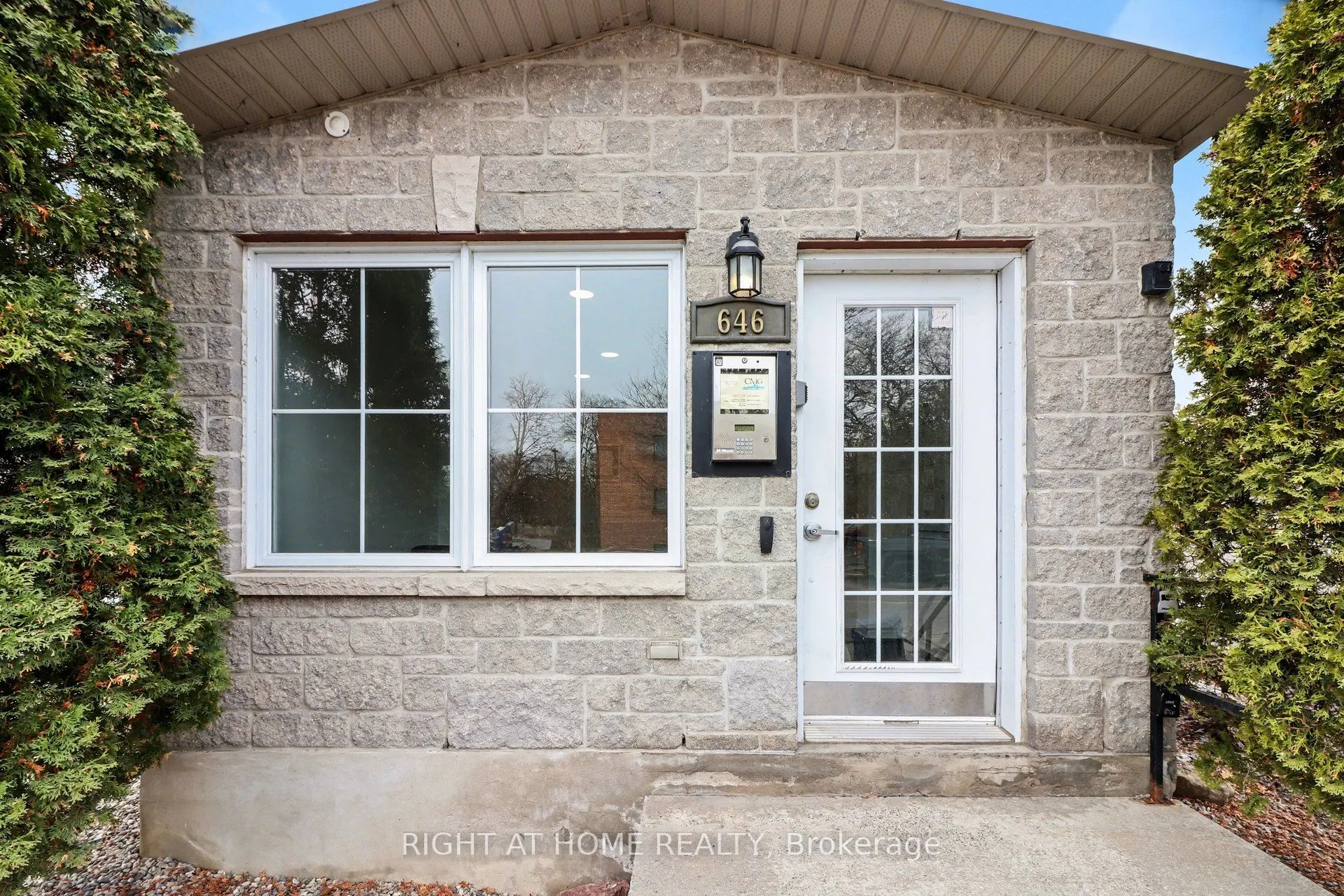 646 Cummings Avenue #202