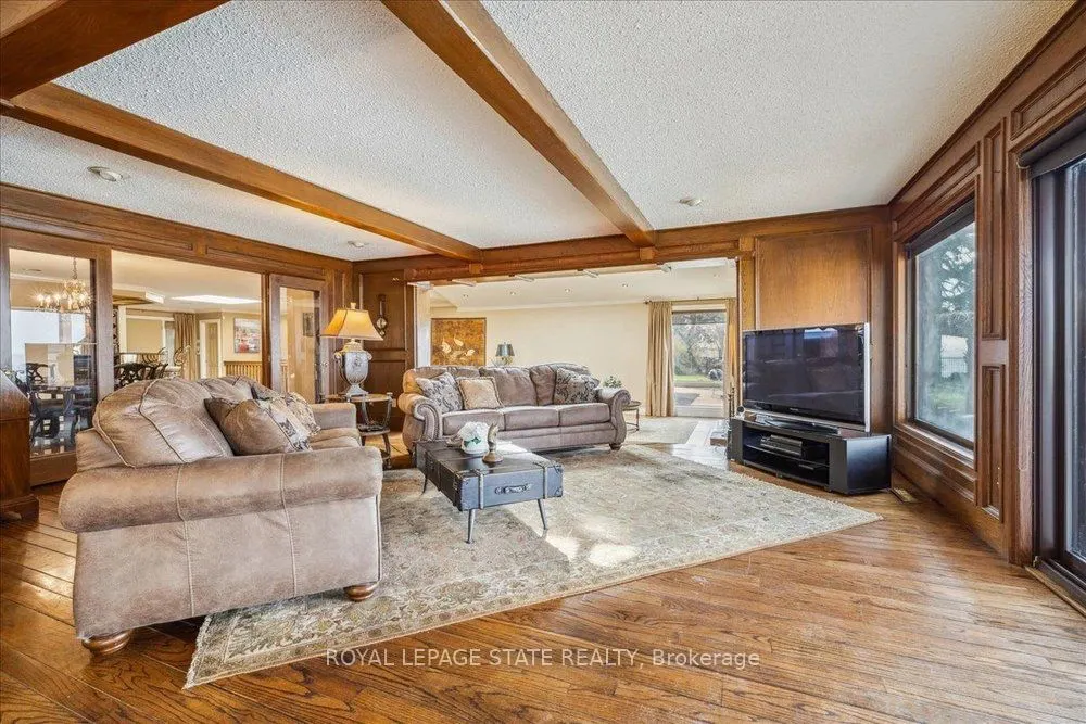 7 Lakegate Drive