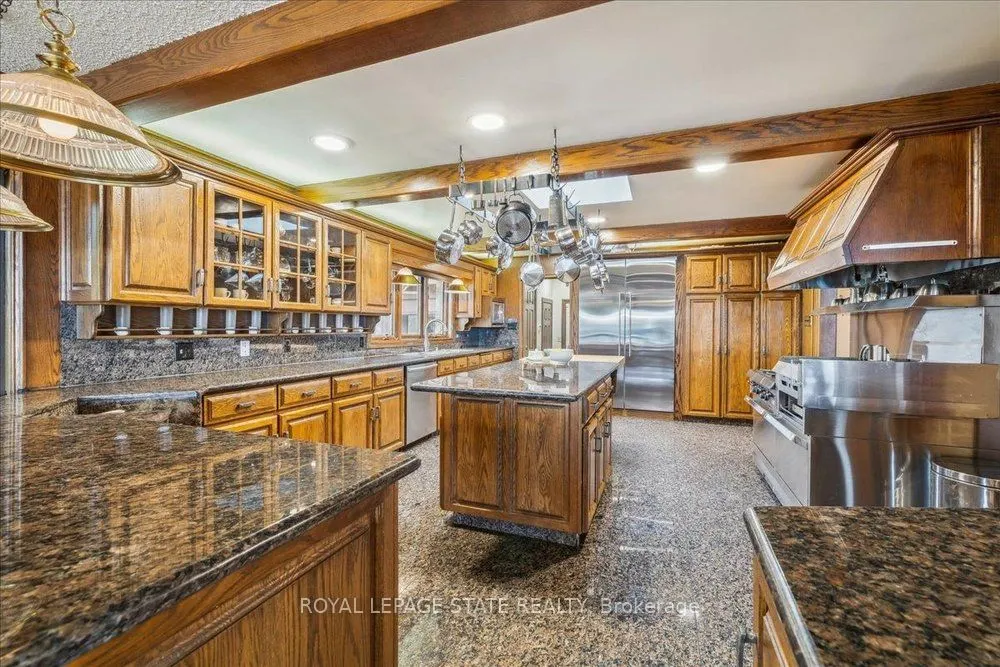 7 Lakegate Drive