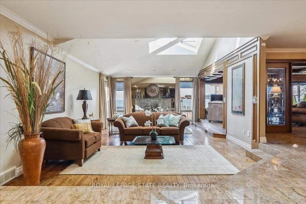 7 Lakegate Drive