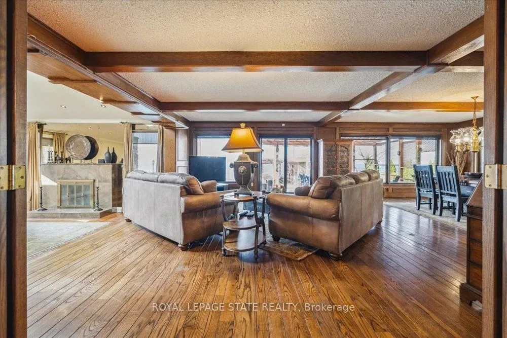 7 Lakegate Drive