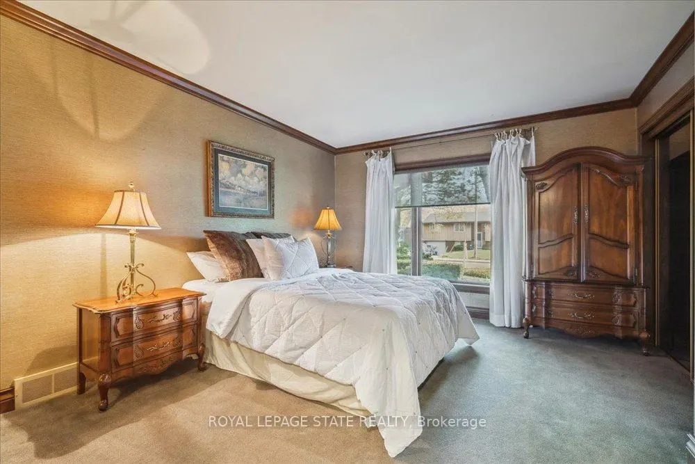 7 Lakegate Drive