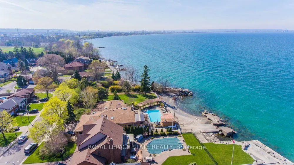7 Lakegate Drive