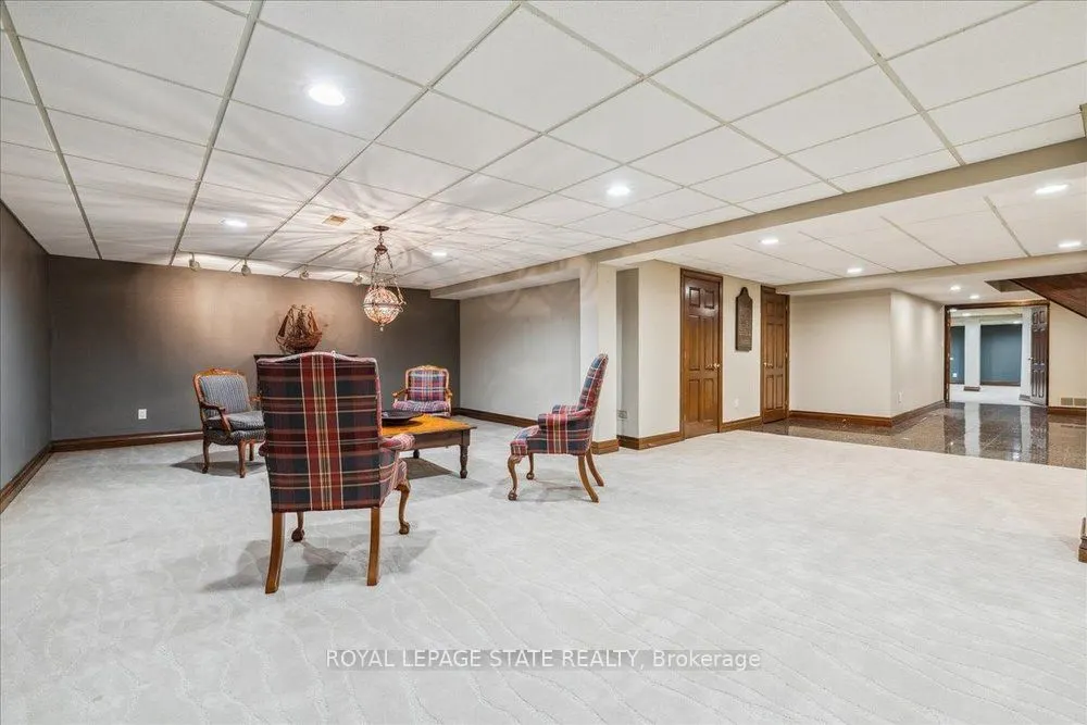 7 Lakegate Drive