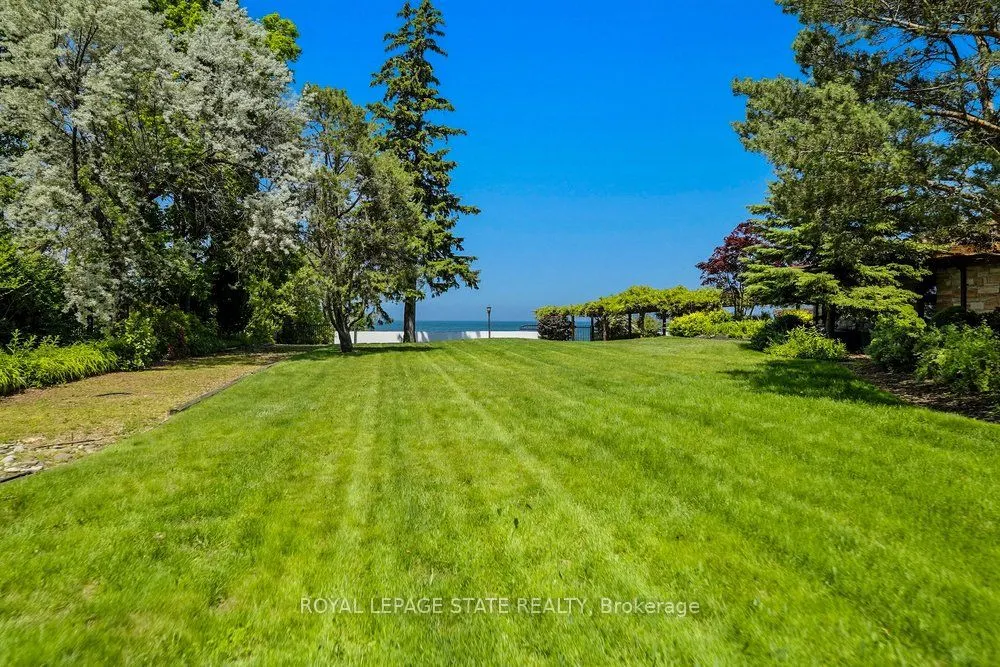 7 Lakegate Drive