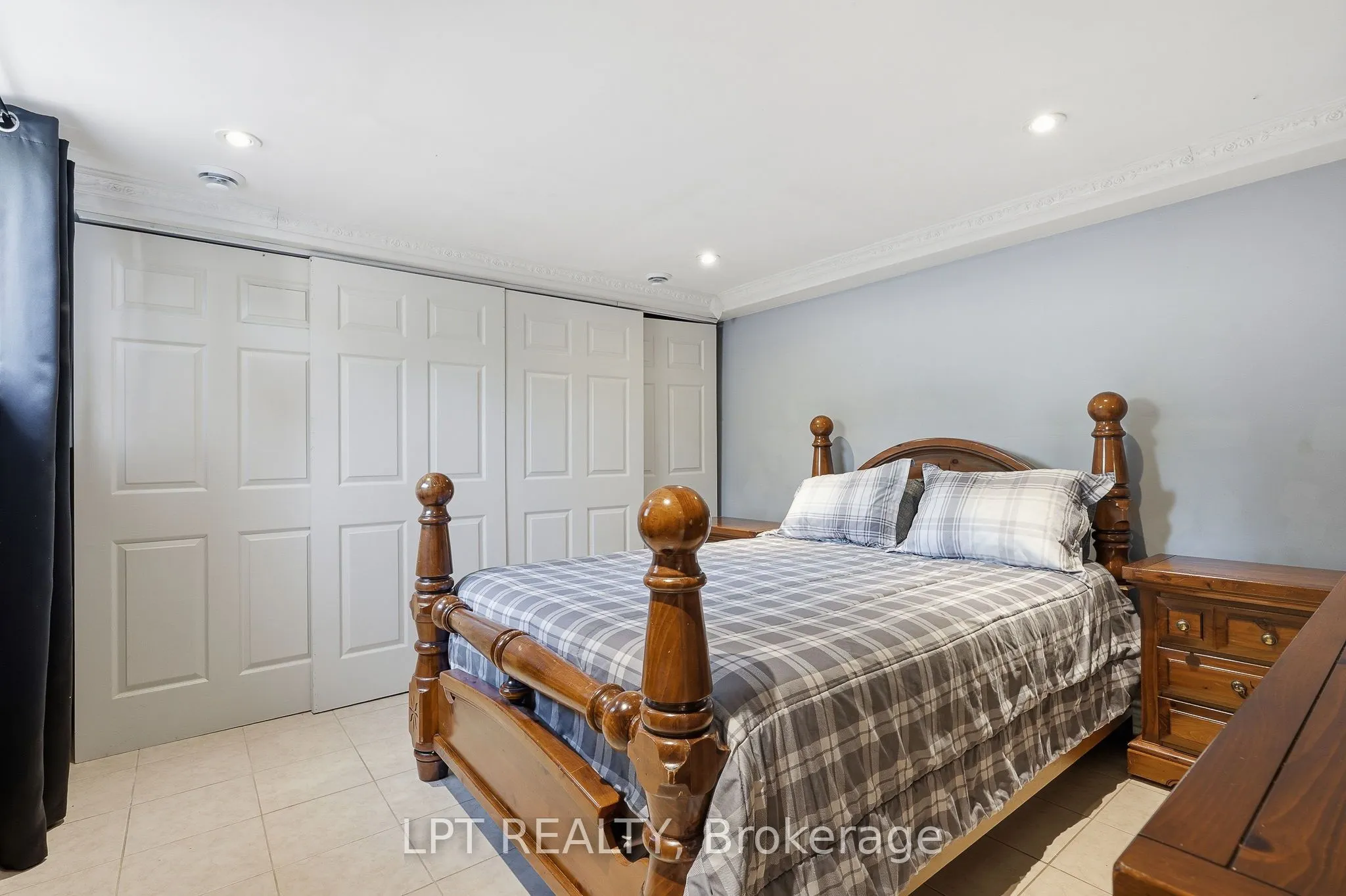 18 Louise Crescent