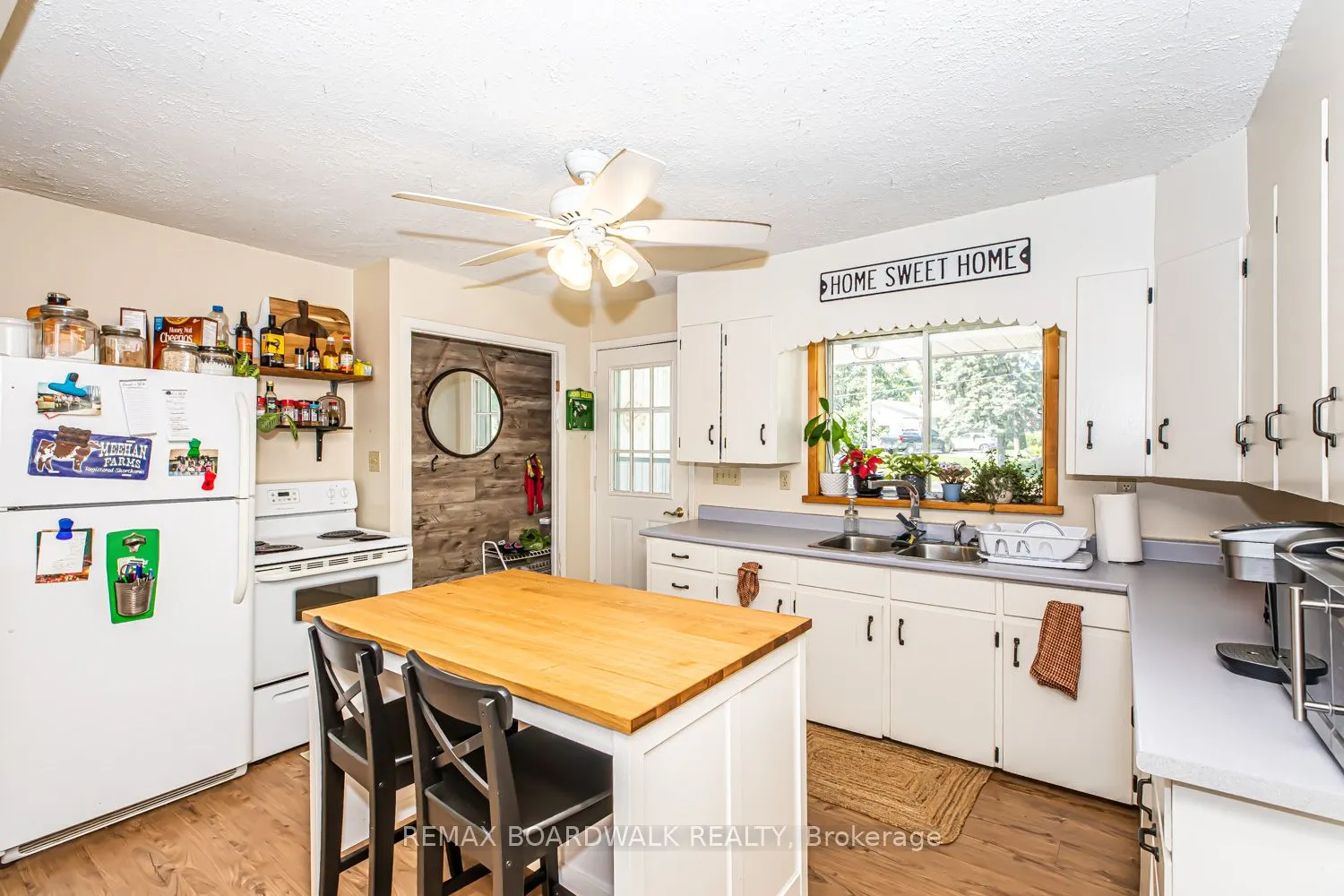 303-307 DONALD B MUNRO Drive