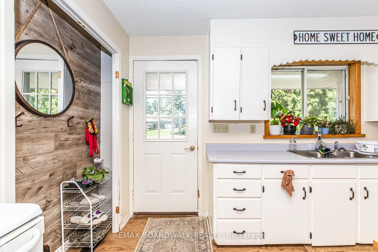 303-307 DONALD B MUNRO Drive