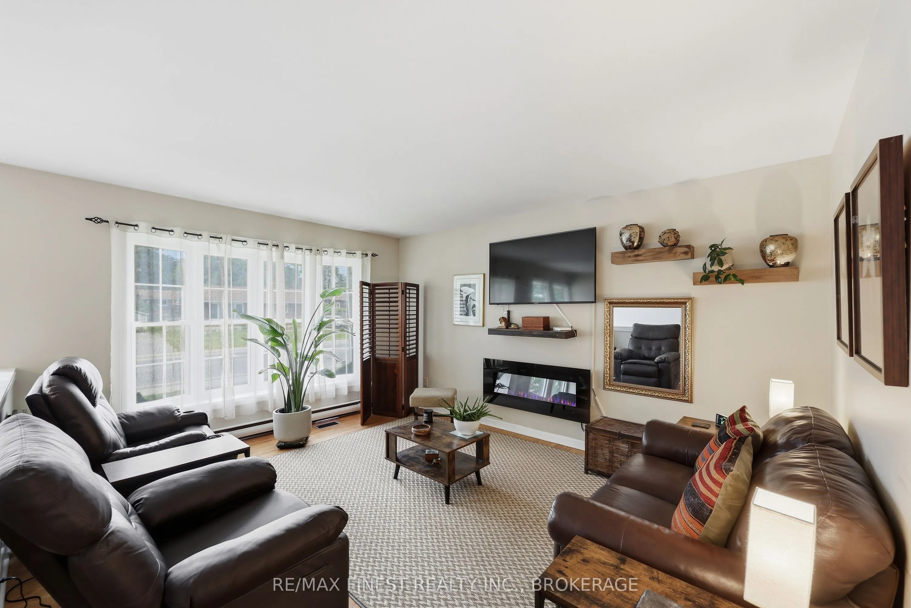 292 Bridge Street W