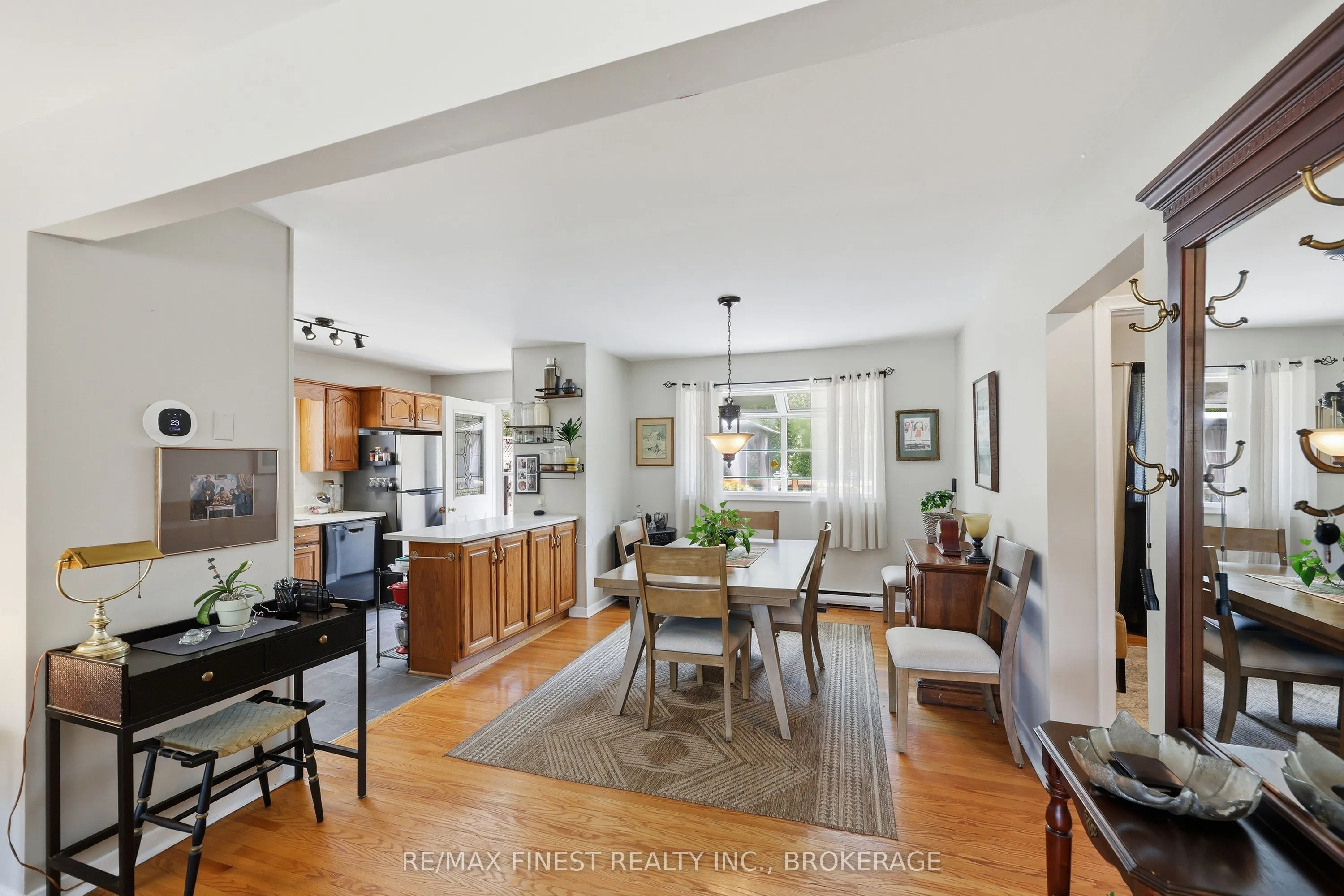 292 Bridge Street W
