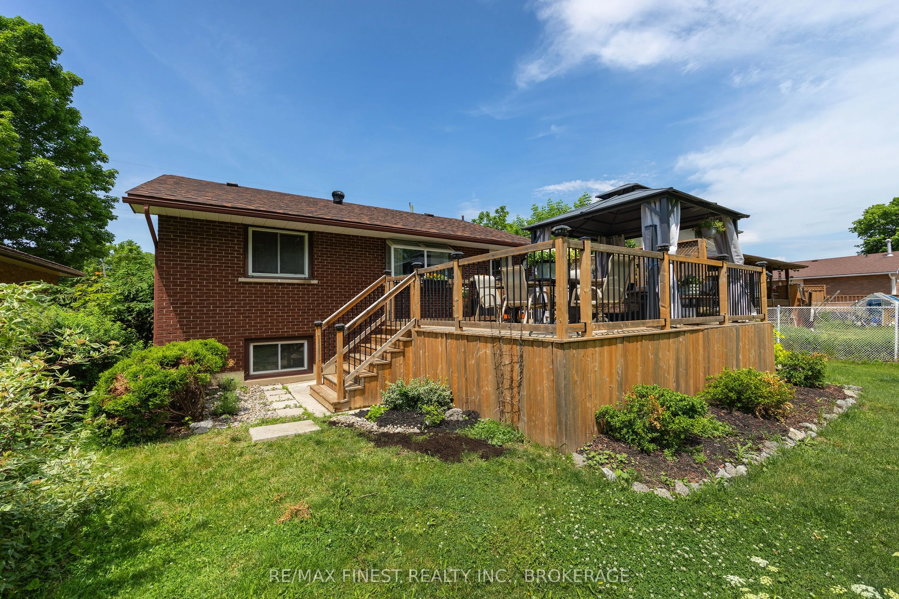 292 Bridge Street W