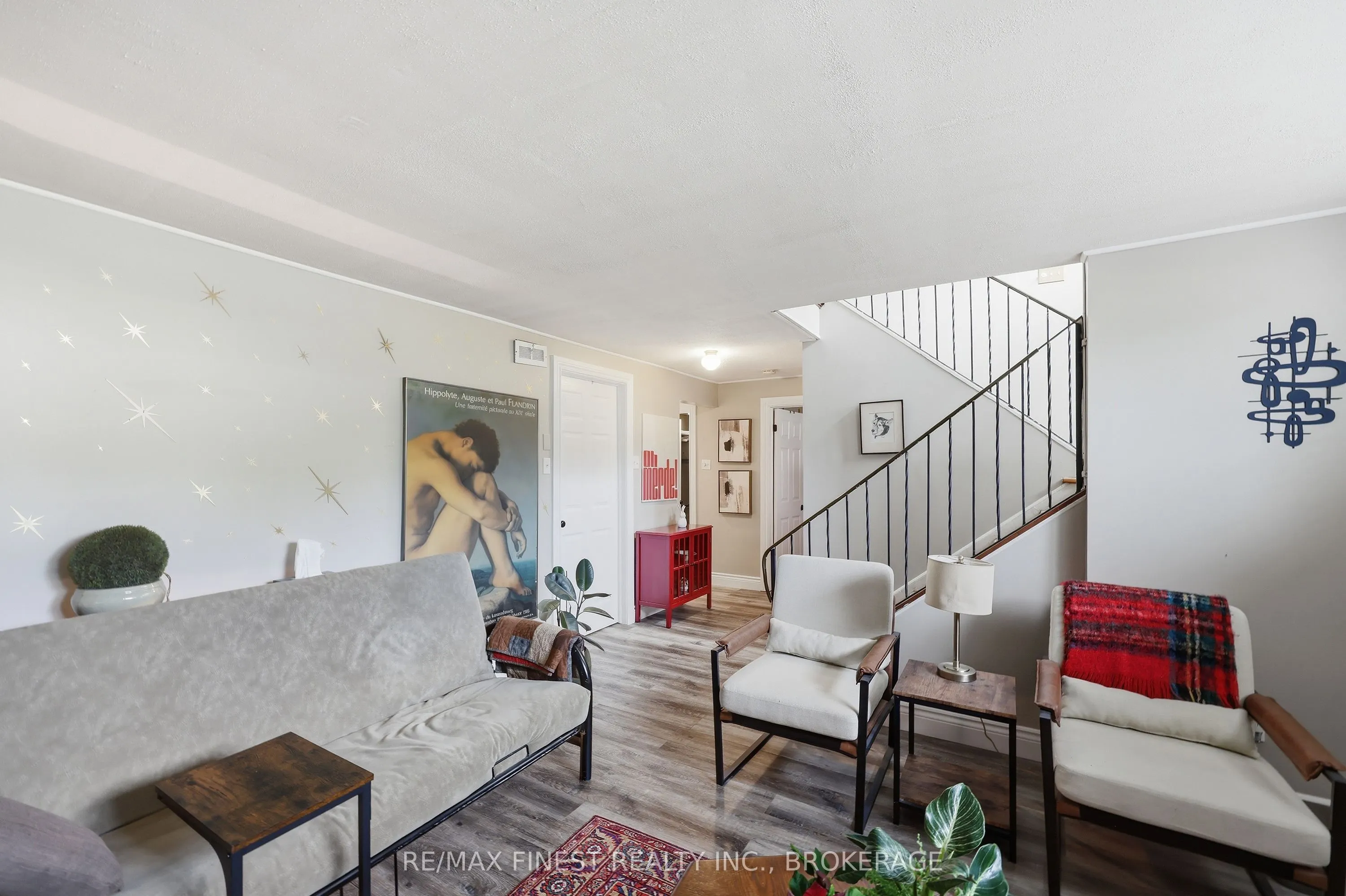 292 Bridge Street W