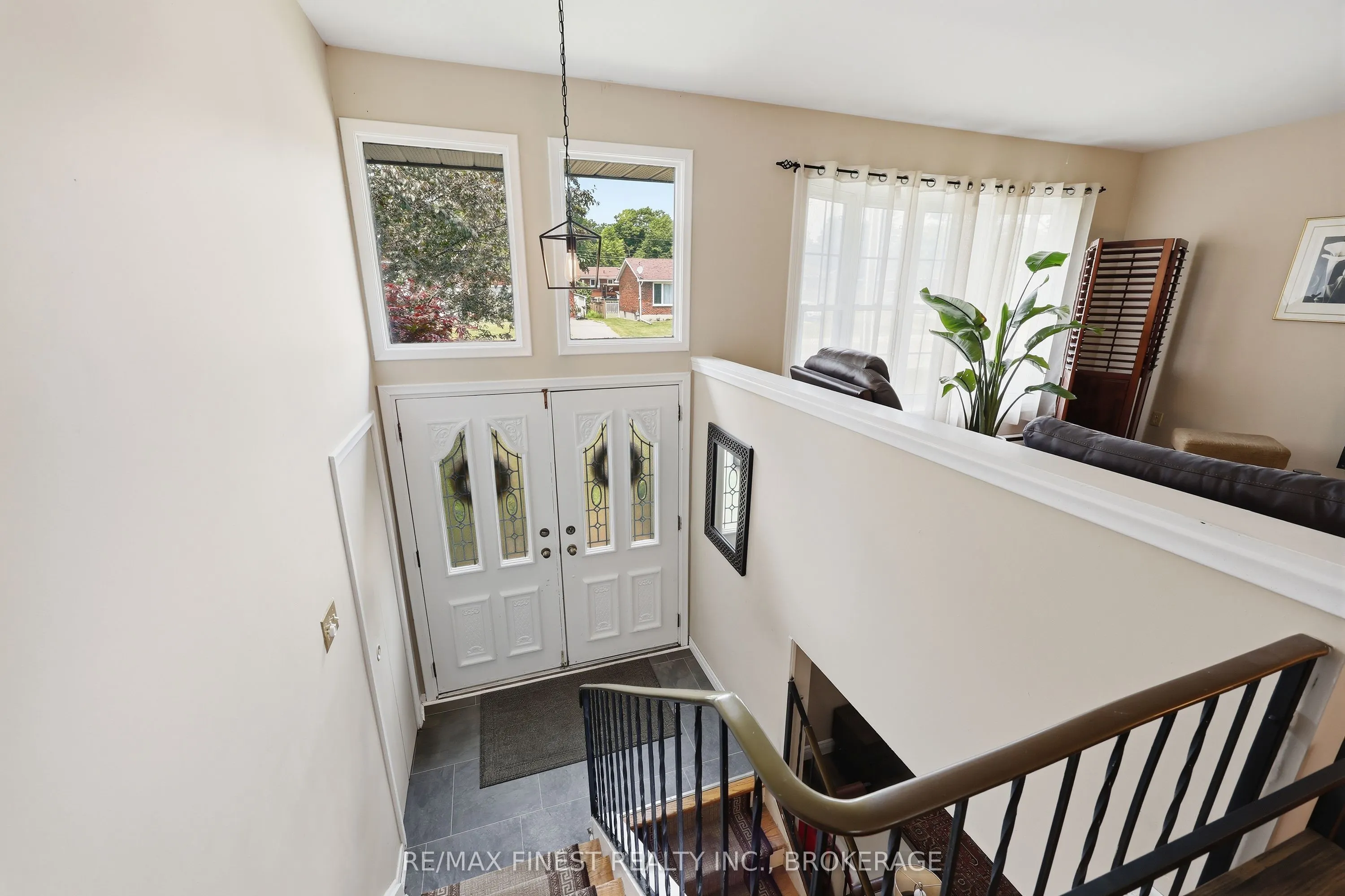 292 Bridge Street W