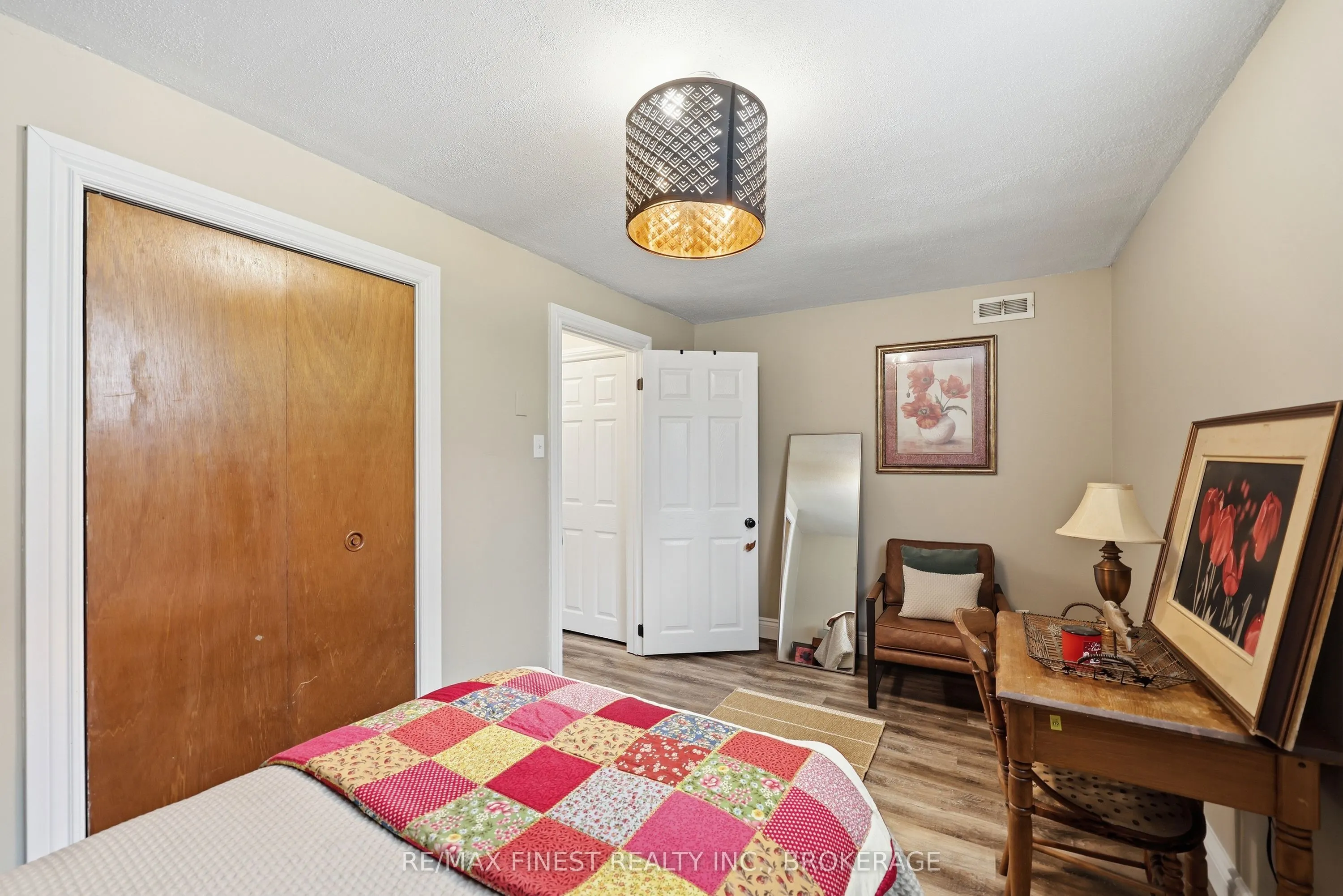 292 Bridge Street W