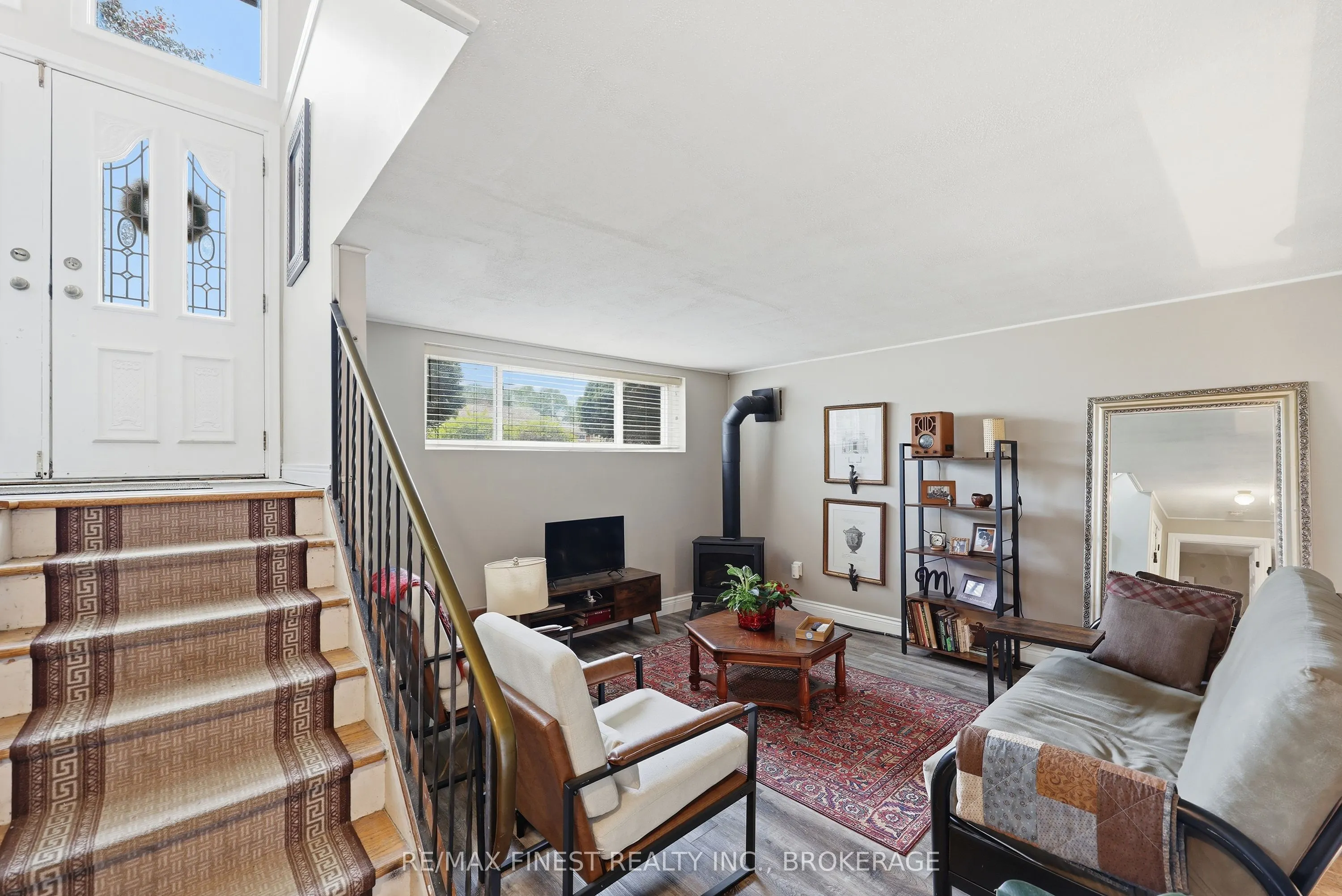 292 Bridge Street W