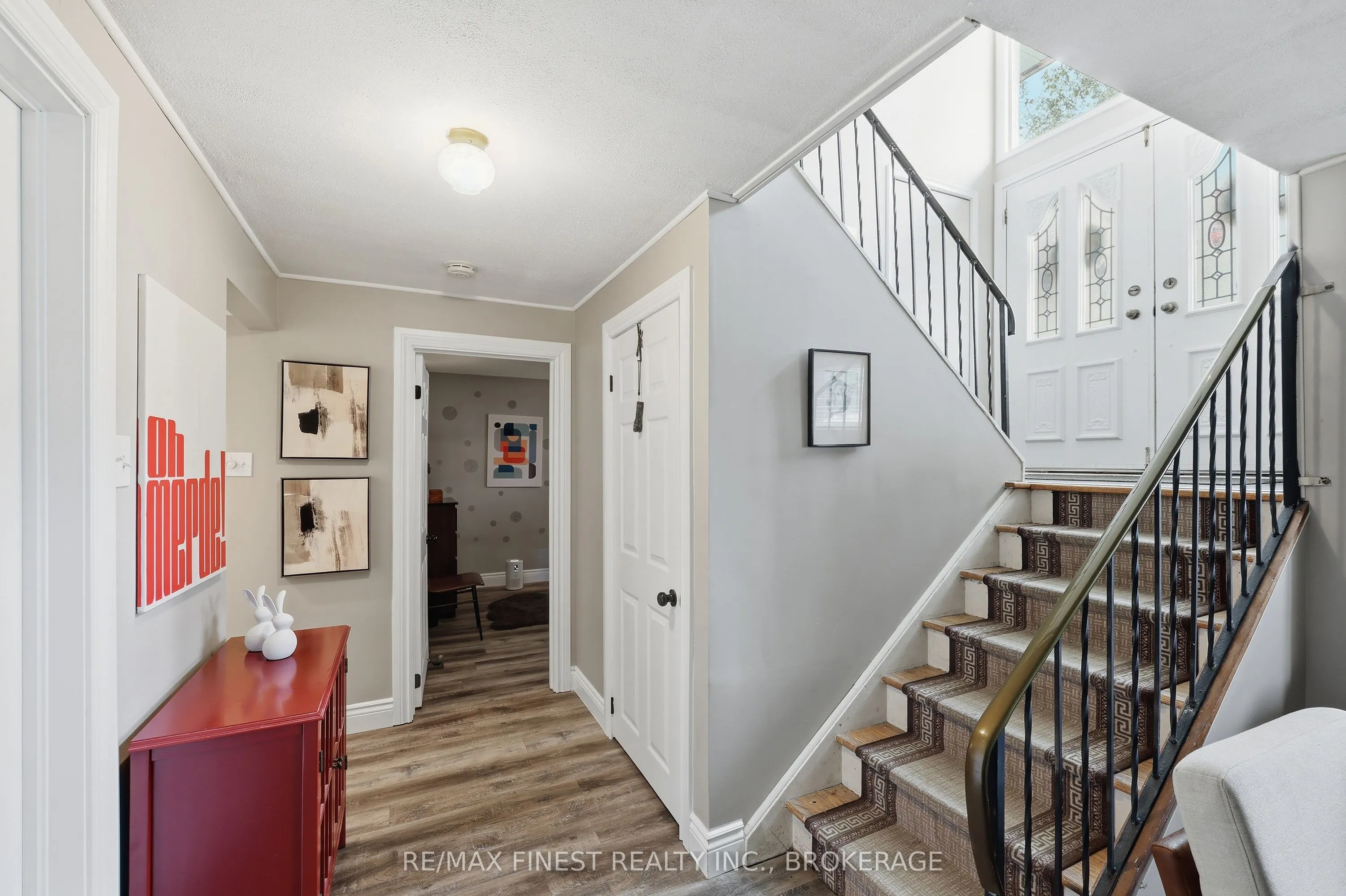 292 Bridge Street W