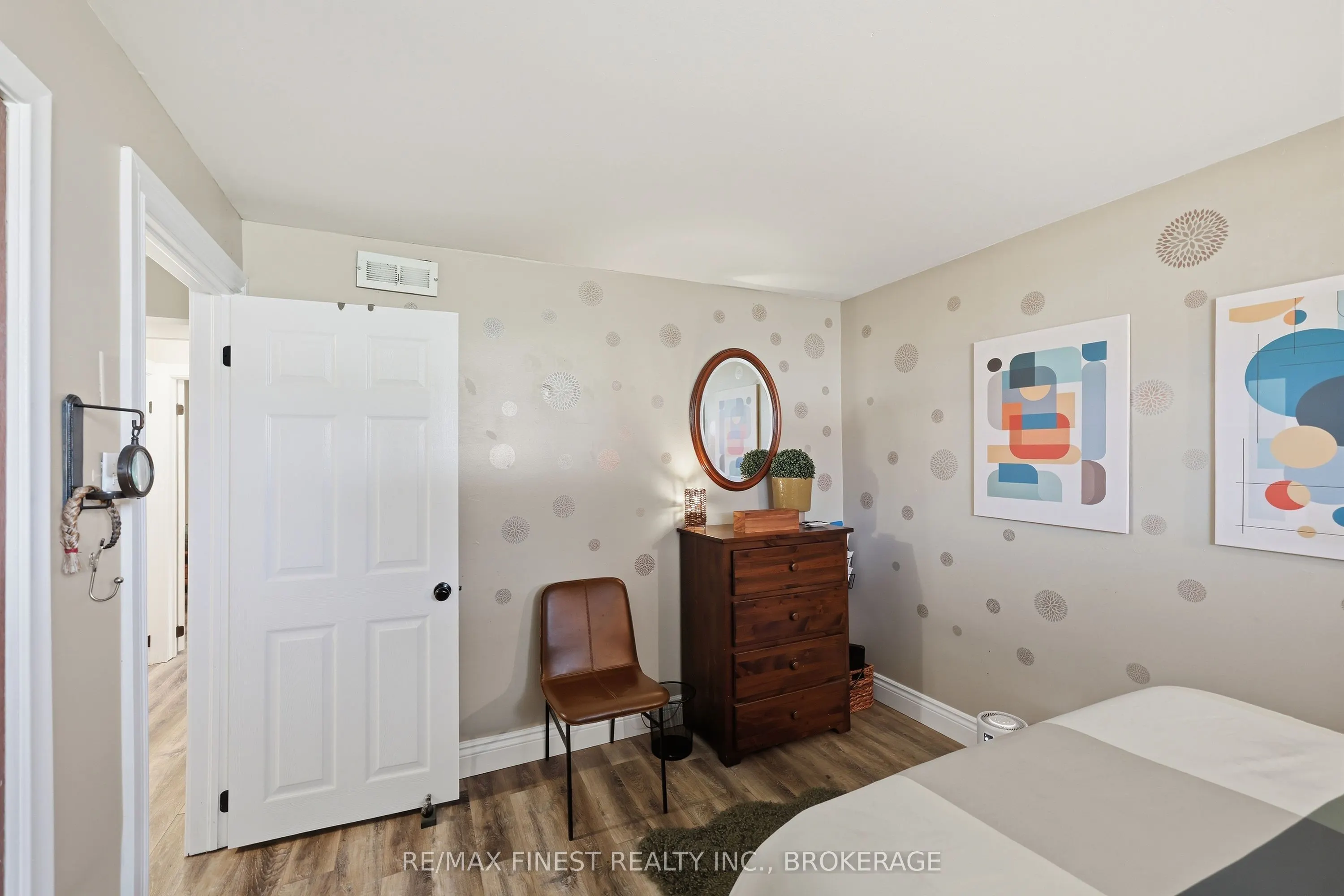 292 Bridge Street W