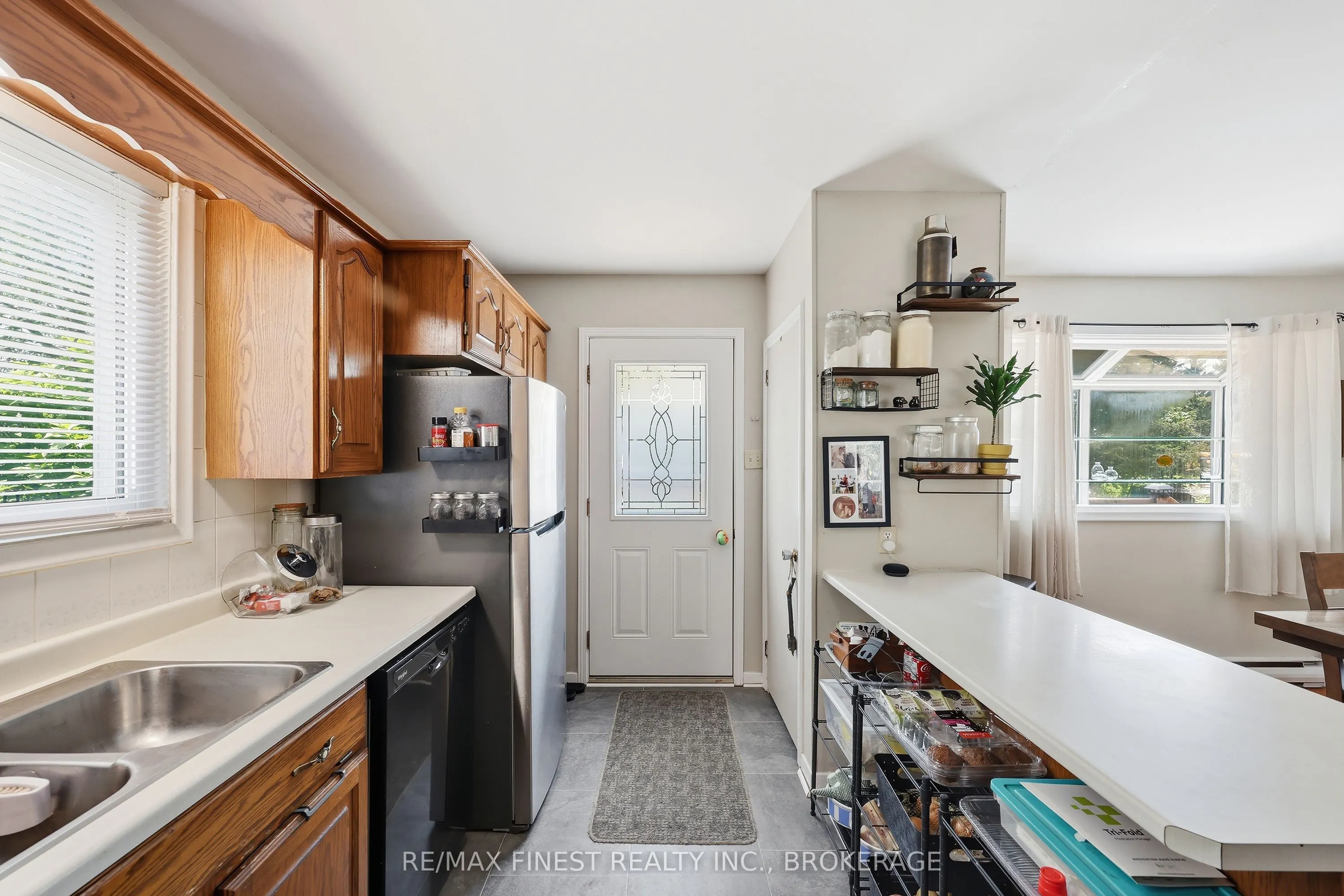 292 Bridge Street W