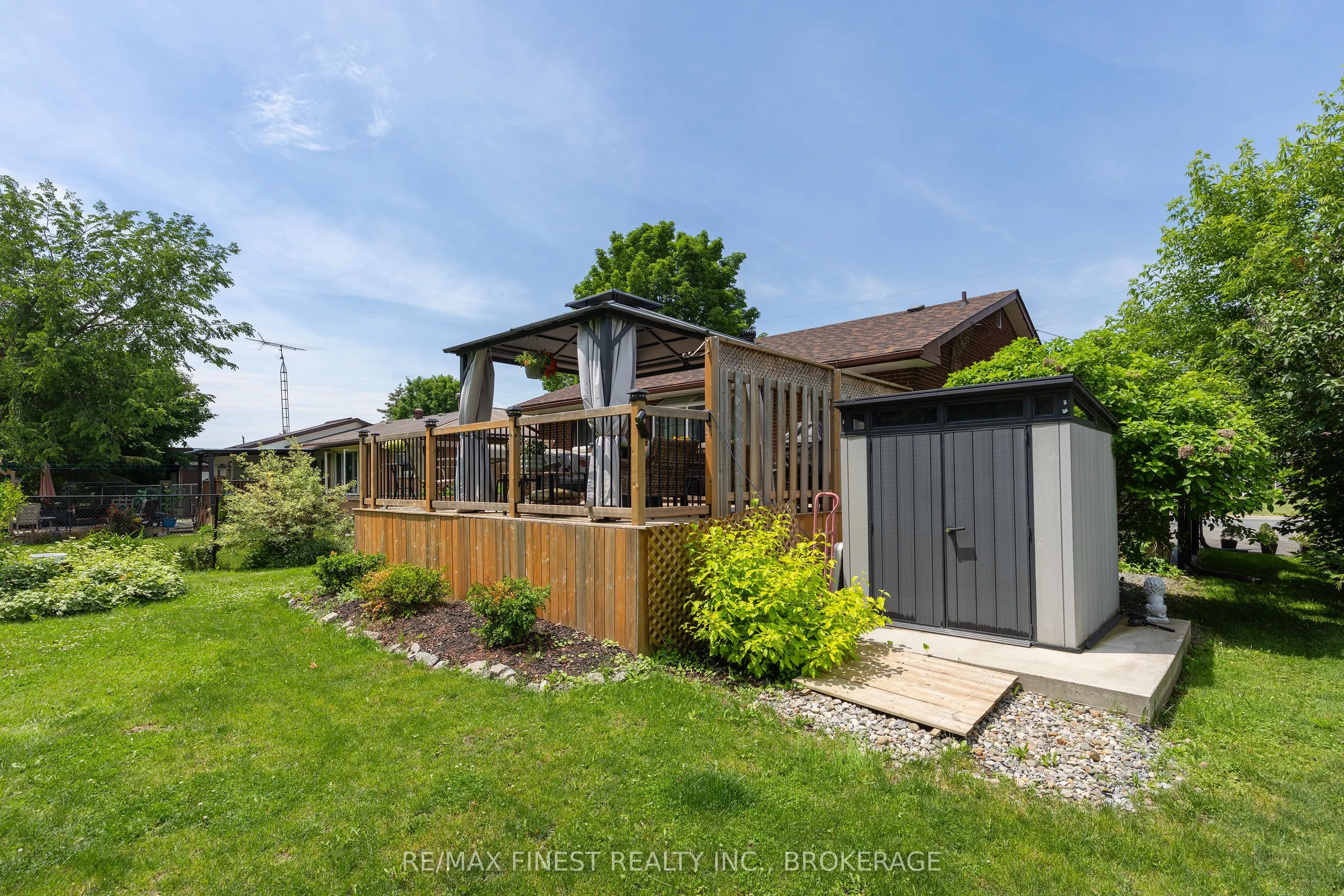 292 Bridge Street W