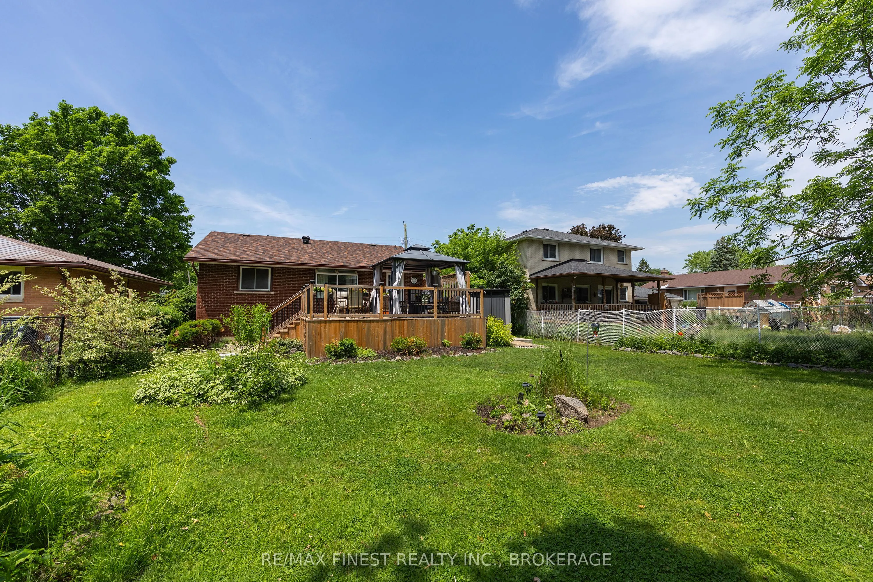 292 Bridge Street W