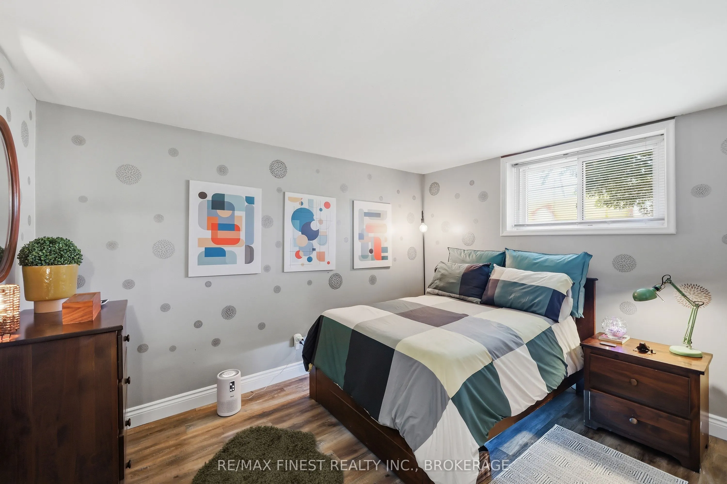 292 Bridge Street W