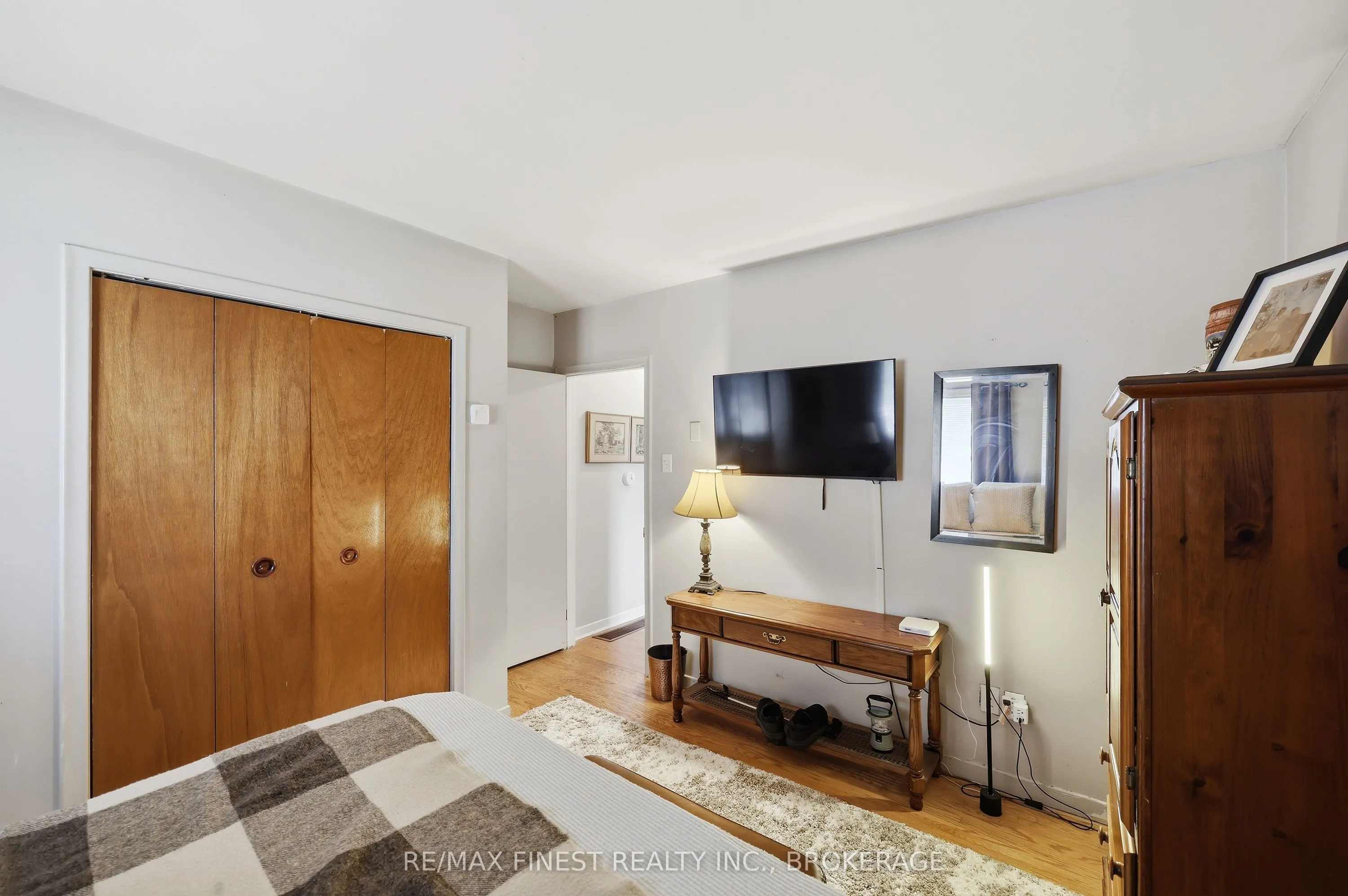 292 Bridge Street W