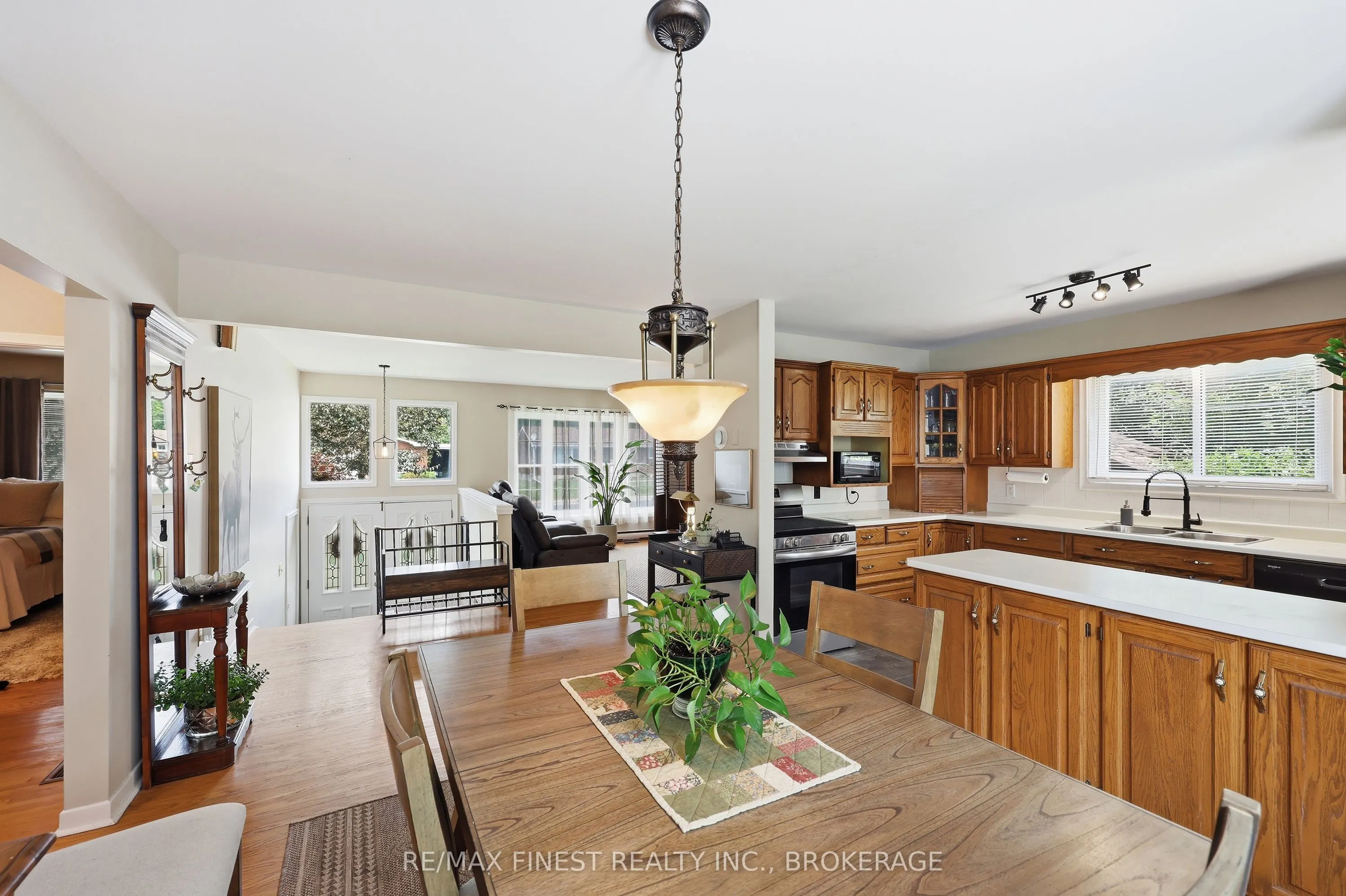 292 Bridge Street W