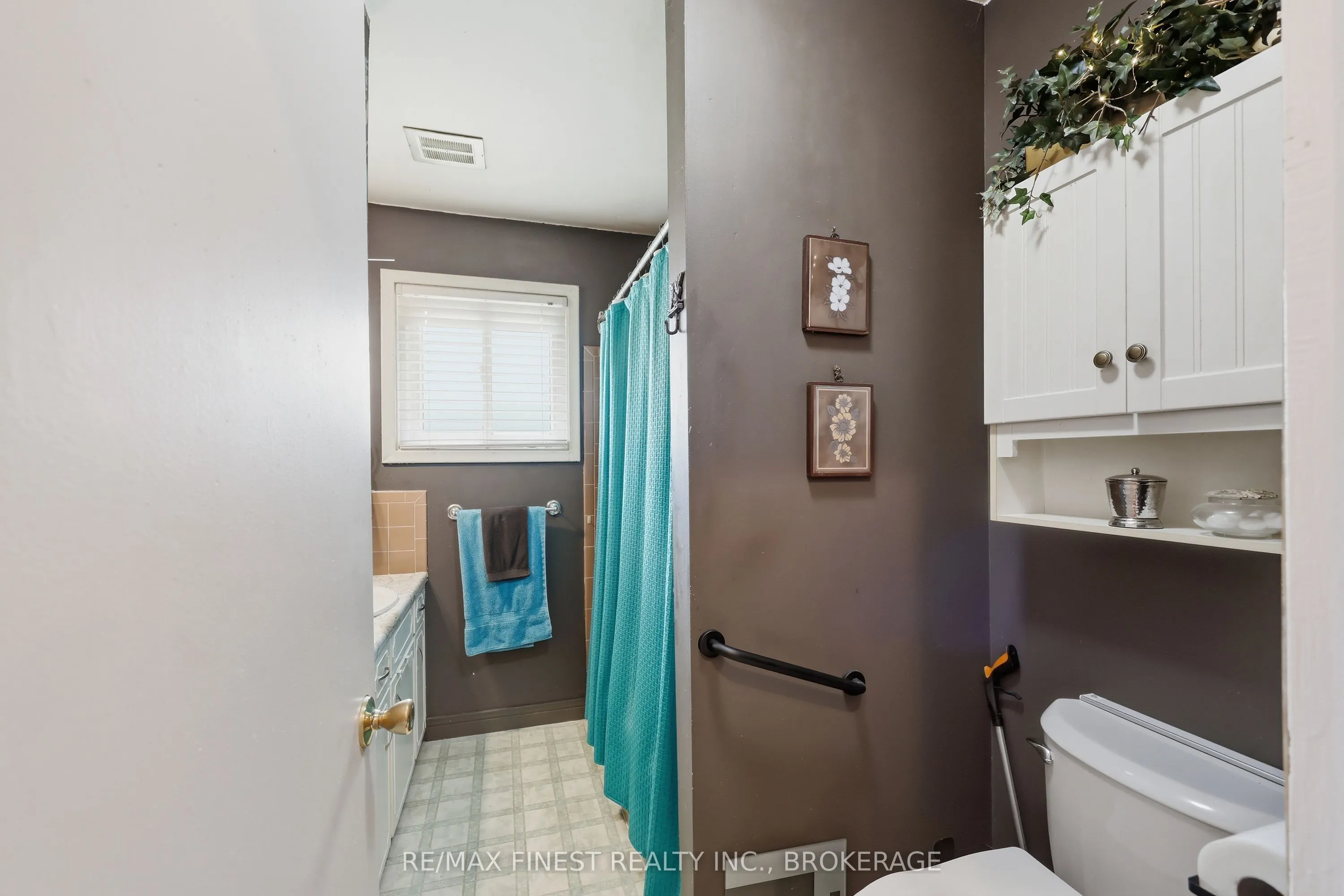 292 Bridge Street W