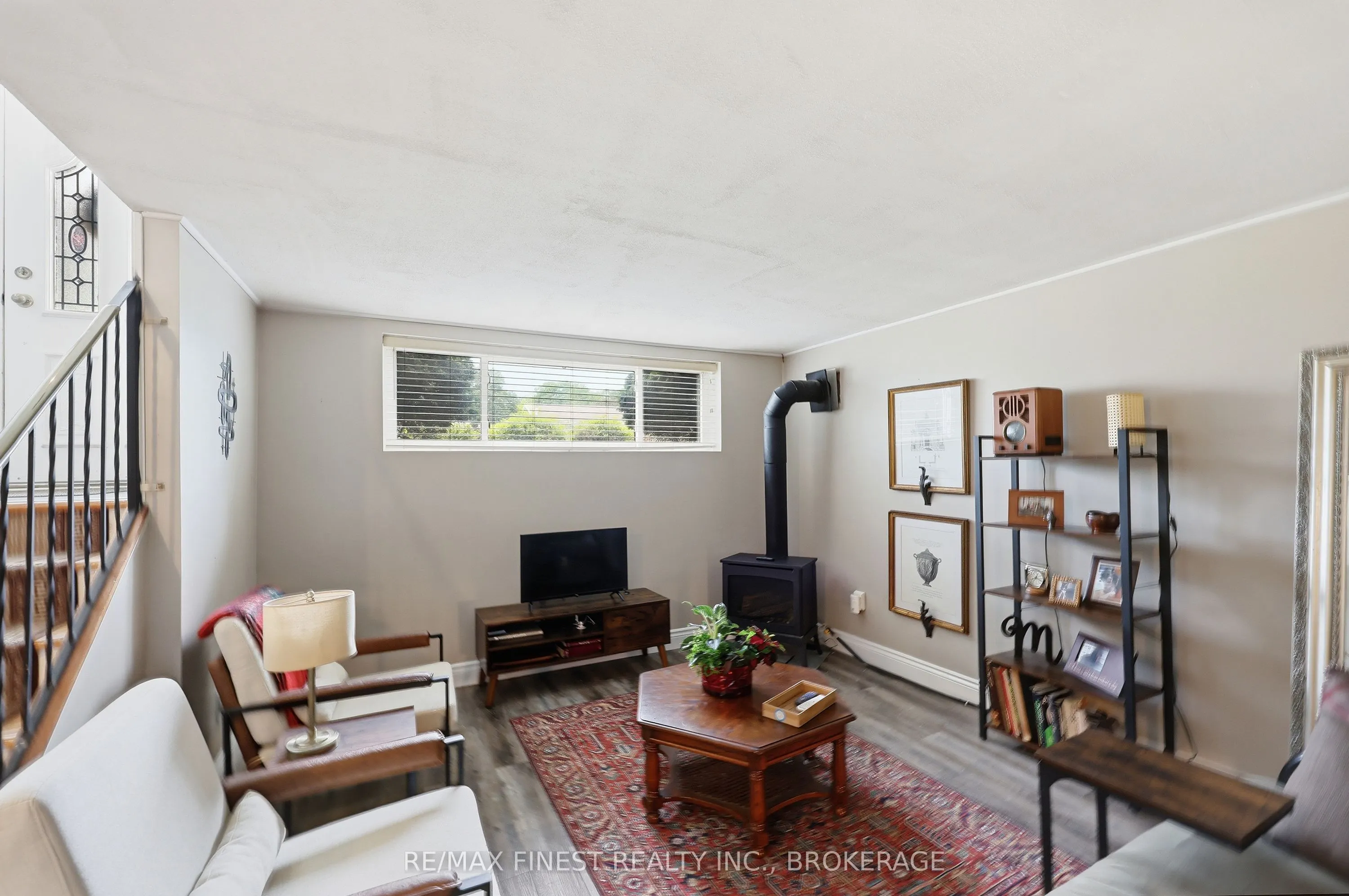 292 Bridge Street W