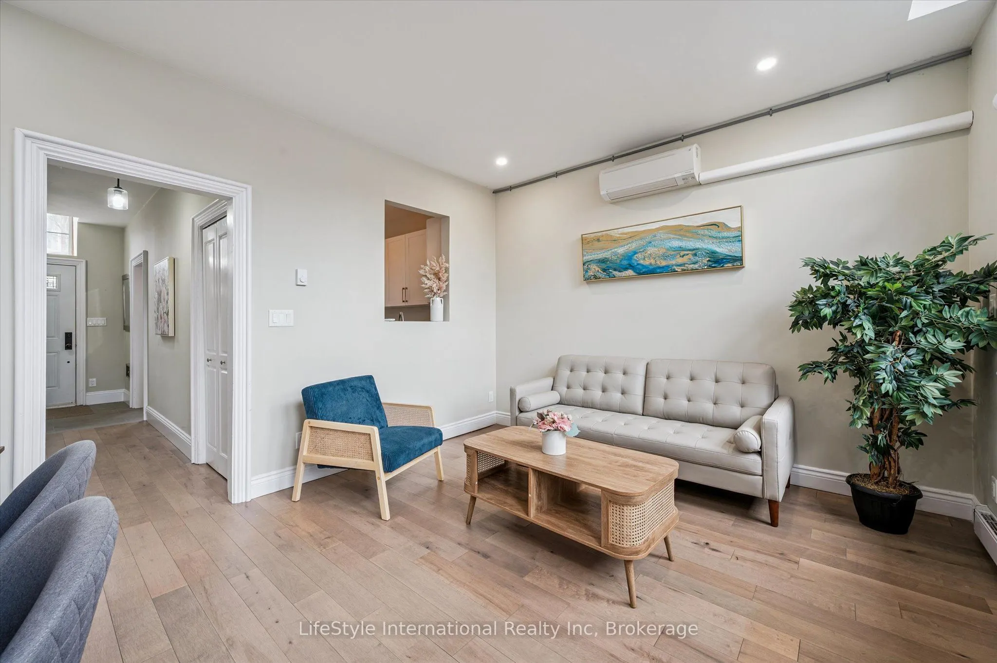 196 Arthur Street N #6