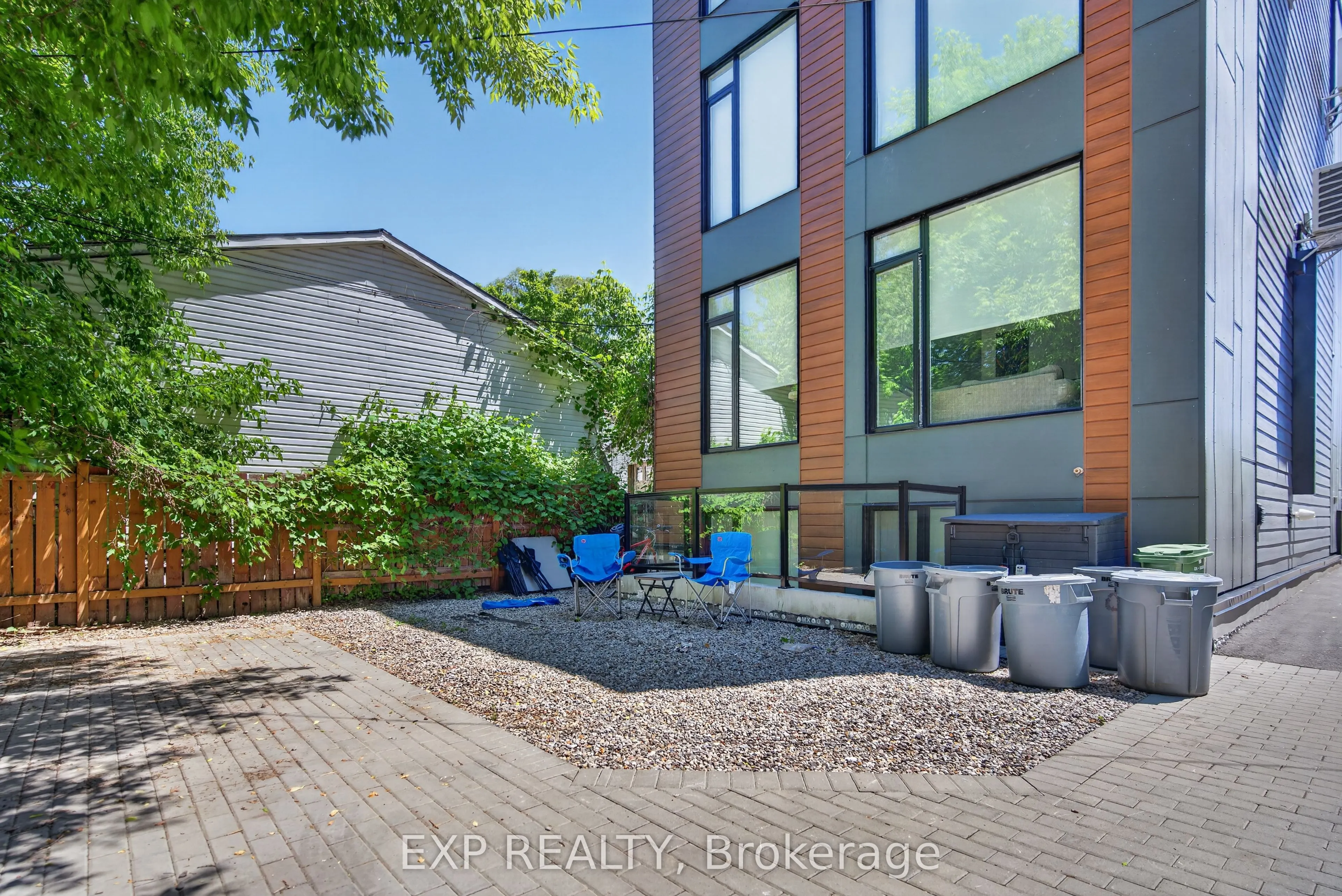 271 DUNCAIRN Avenue