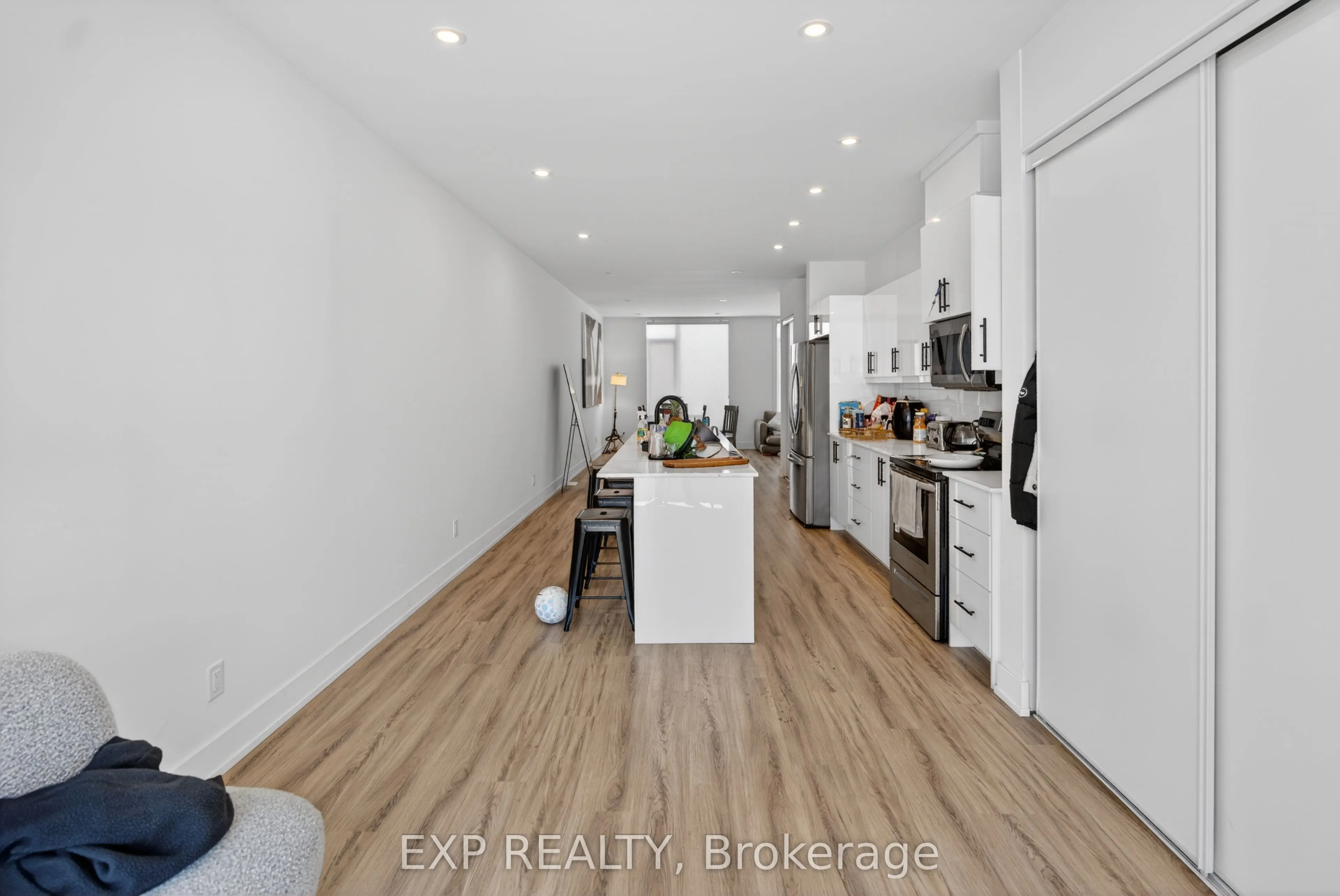 273 DUNCAIRN Avenue