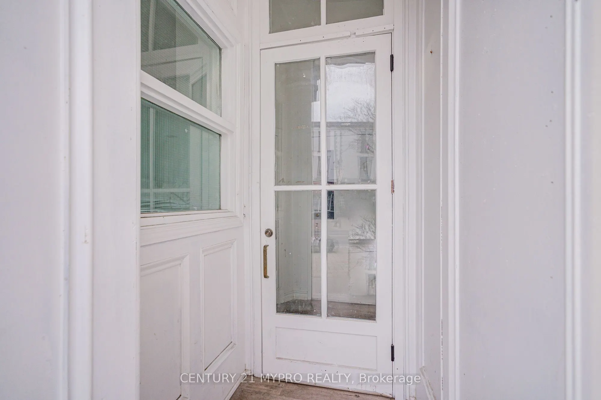 92 King Street W